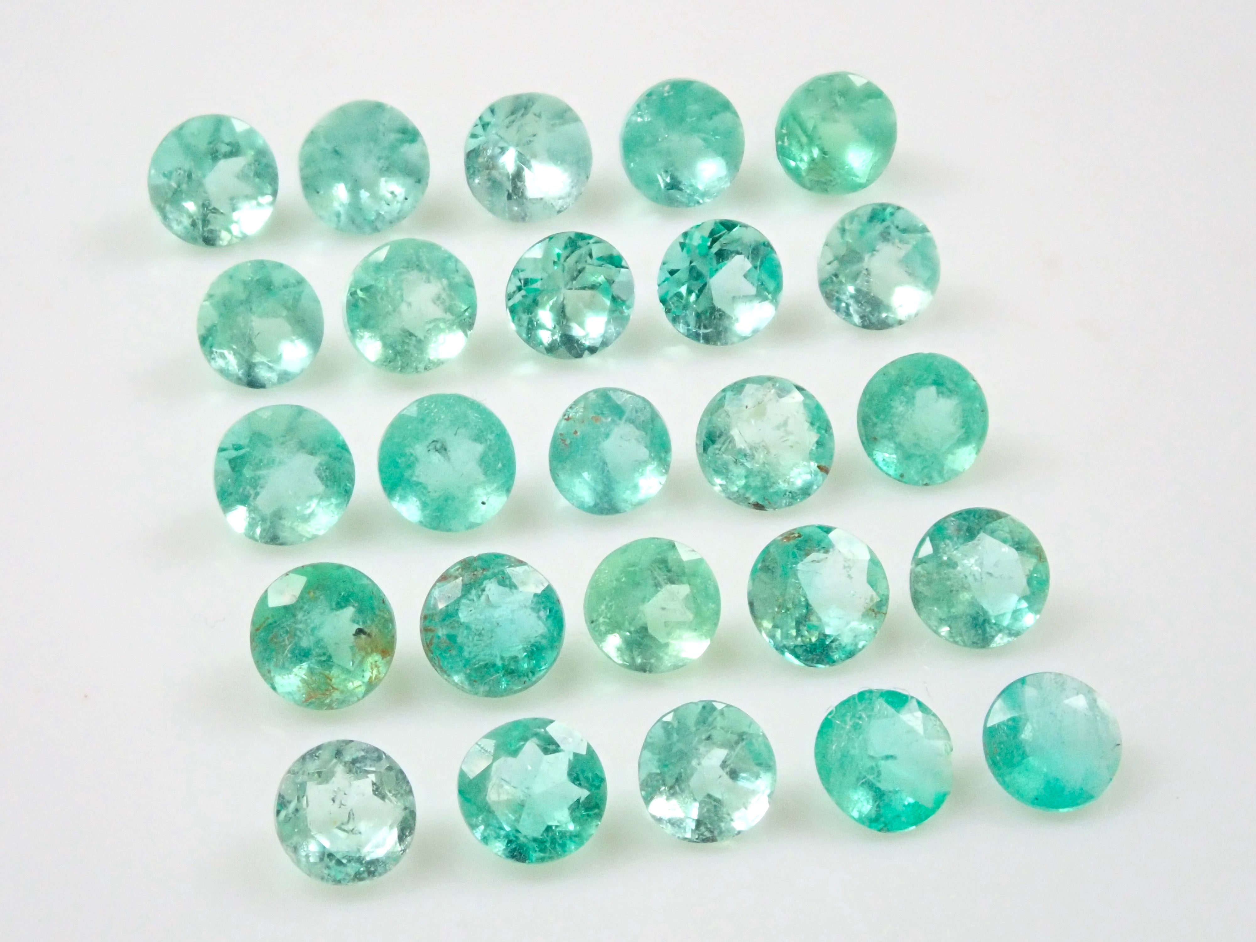 コロンビア産エメラルド ルース・原石2石セット(ラウンドカット3mm)