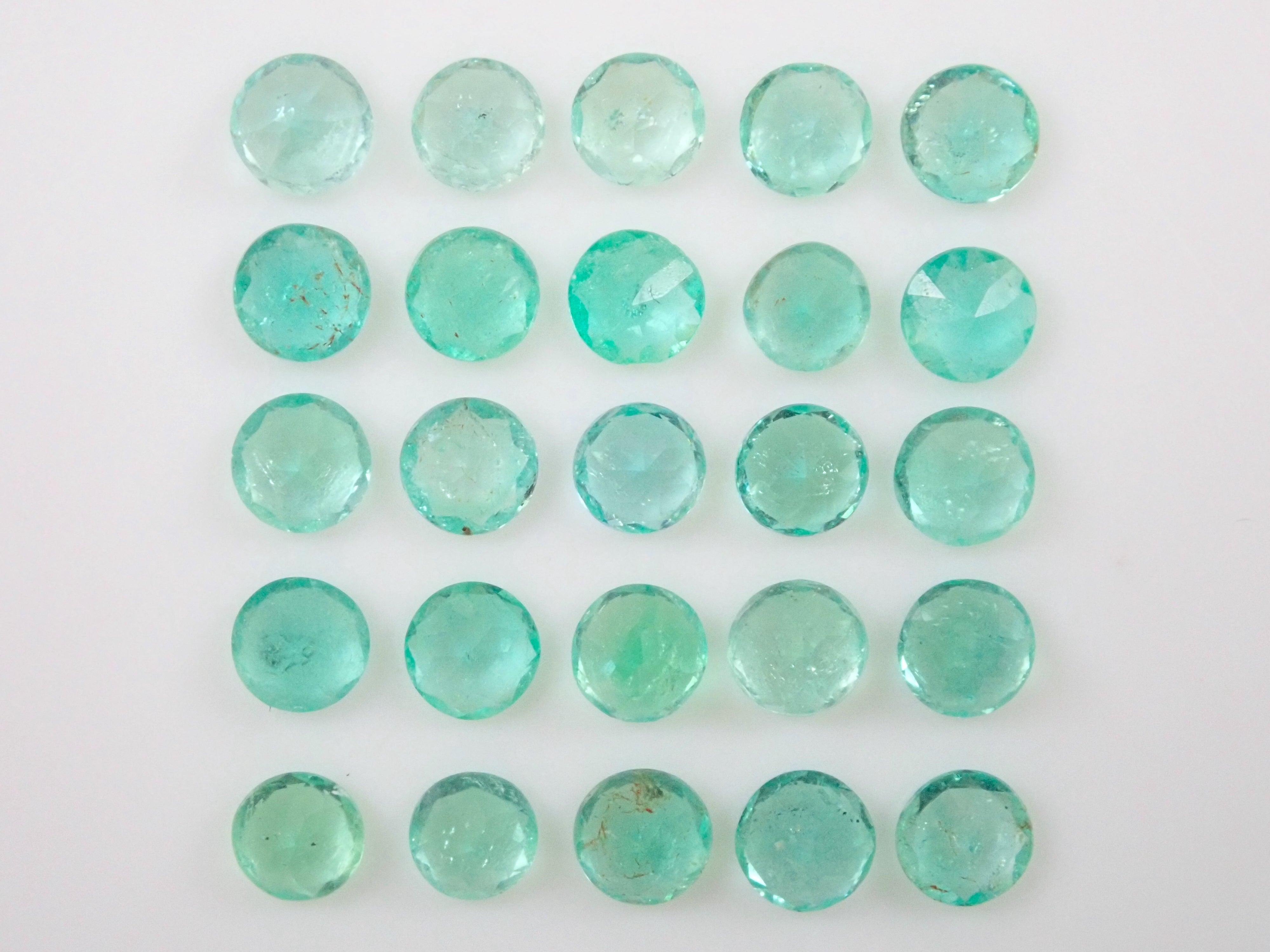 コロンビア産エメラルド ルース・原石2石セット(ラウンドカット3mm)