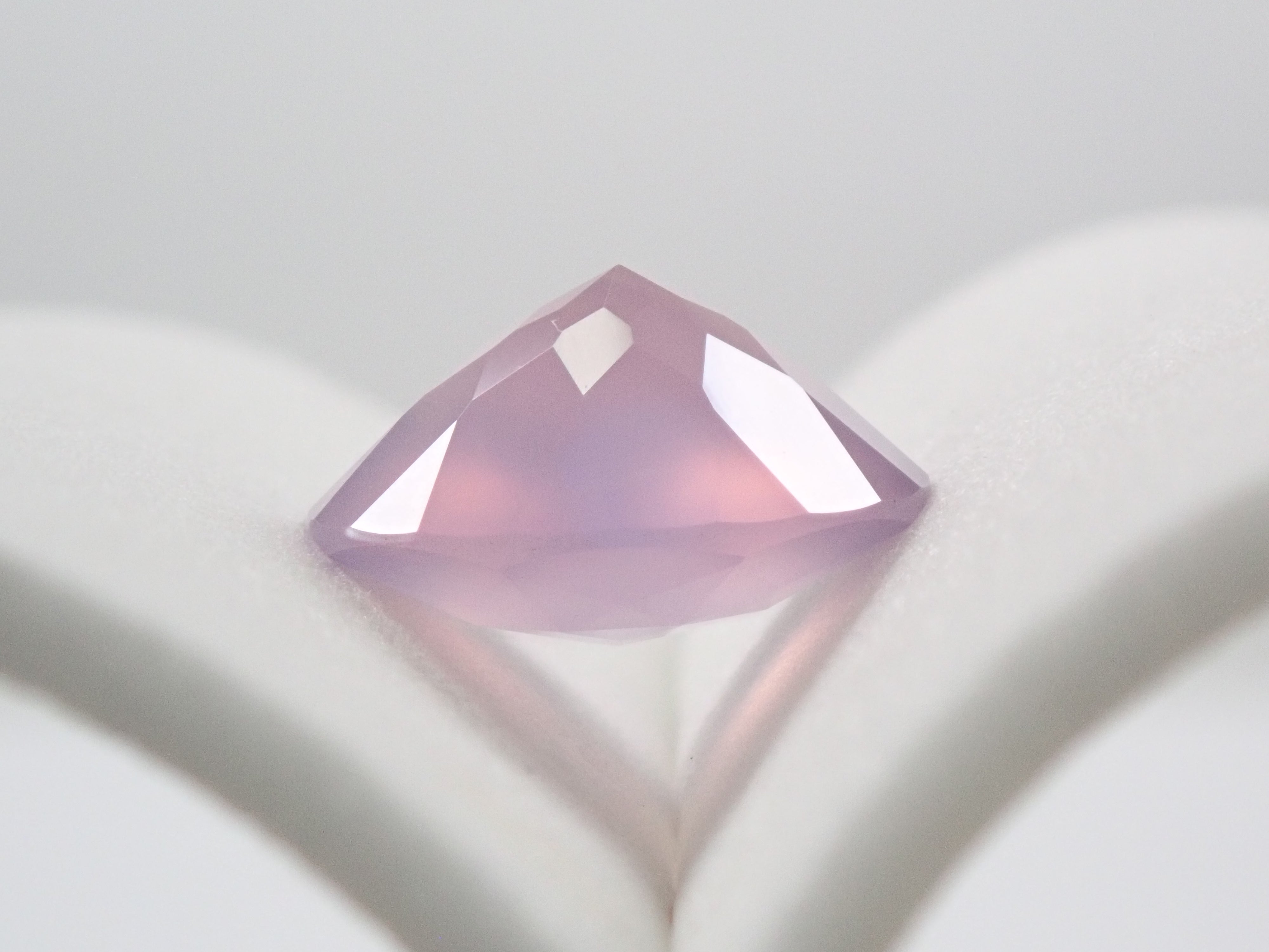 【カメリアカット】パープルカルセドニー 12mm/4.959ct《コラボ》ルース ワッペン付