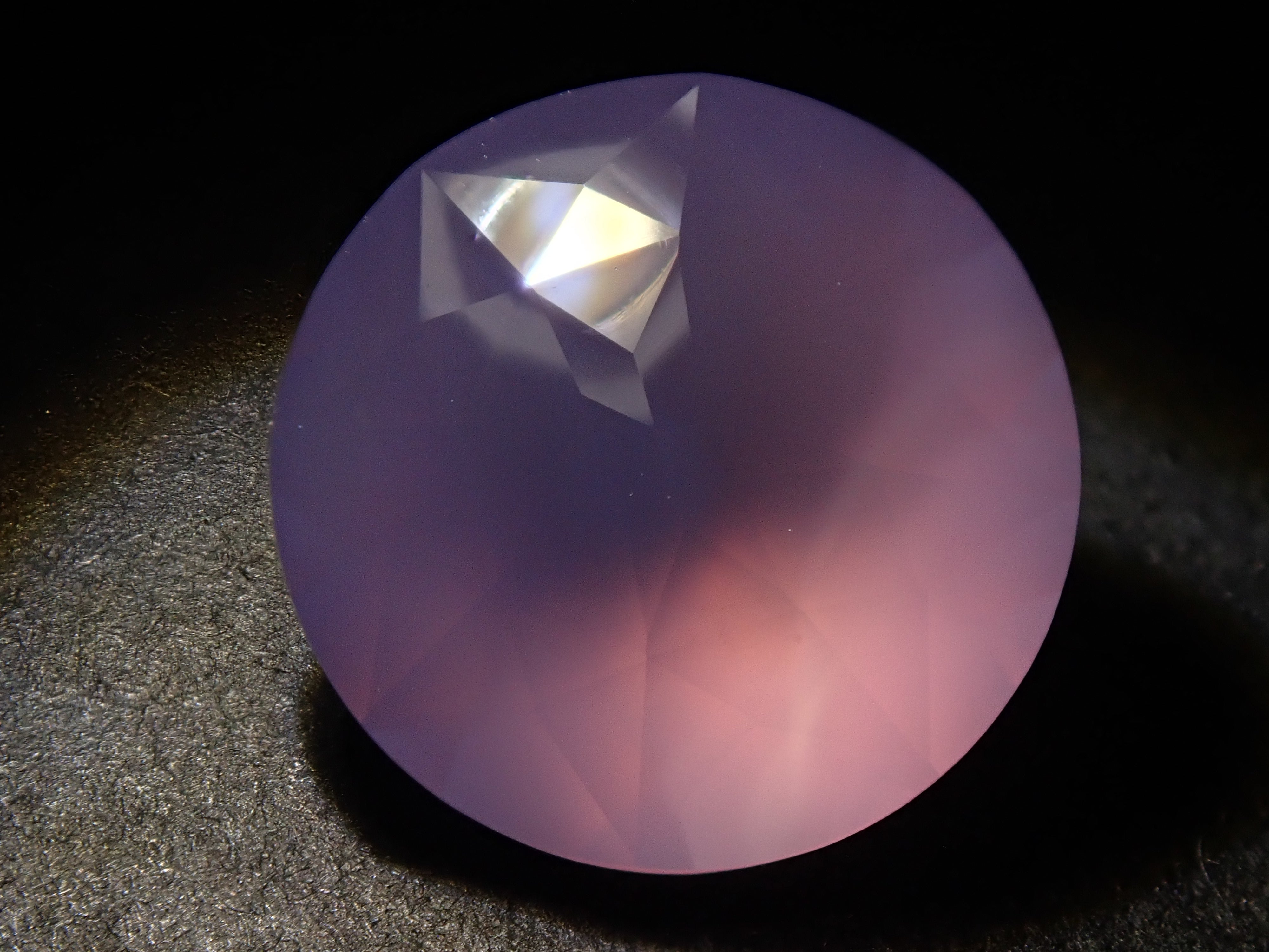 【カメリアカット】パープルカルセドニー 12mm/4.959ct《コラボ》ルース ワッペン付