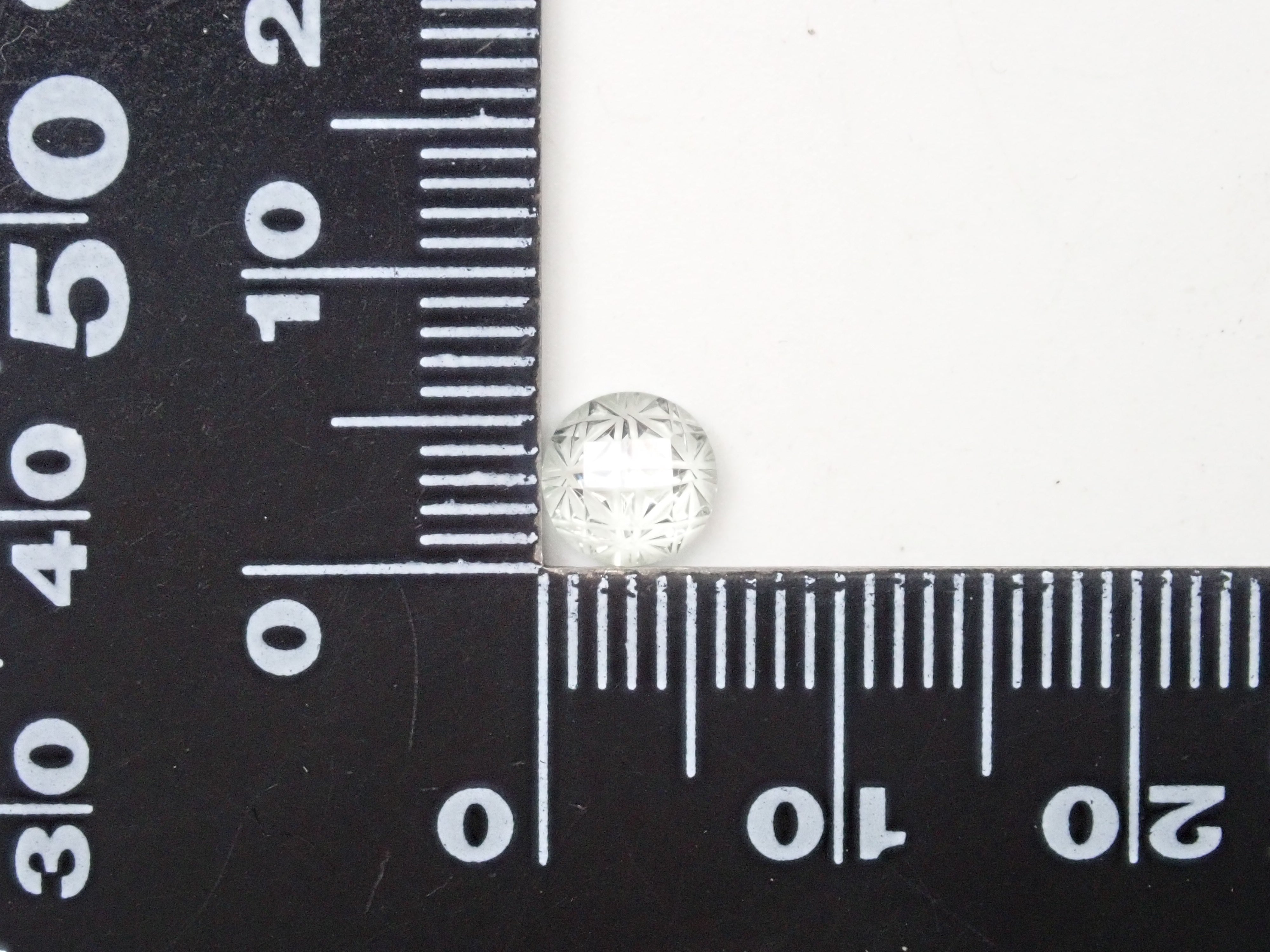 【甲州貴石切子plusthree】グリーンクォーツ 6mm/0.737ctルース ワッペン付