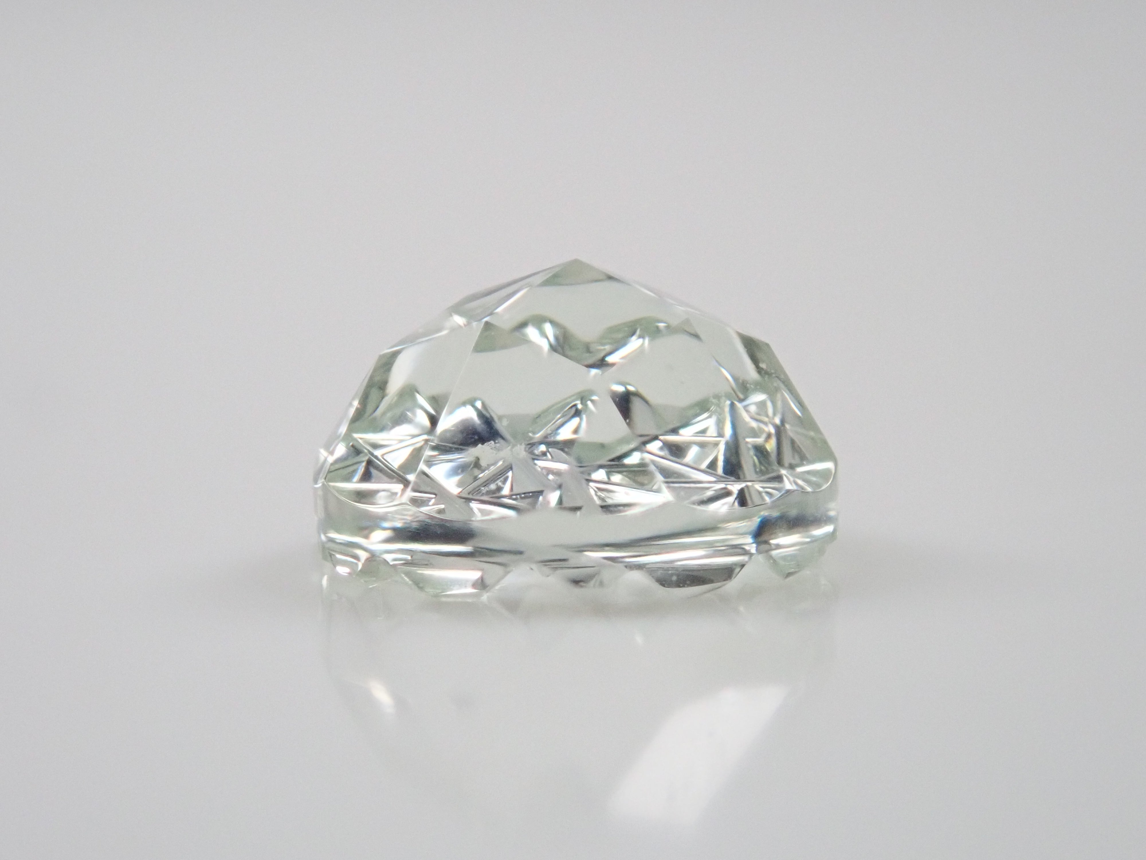 【甲州貴石切子plusthree】グリーンクォーツ 6mm/0.731ct ルース ワッペン付