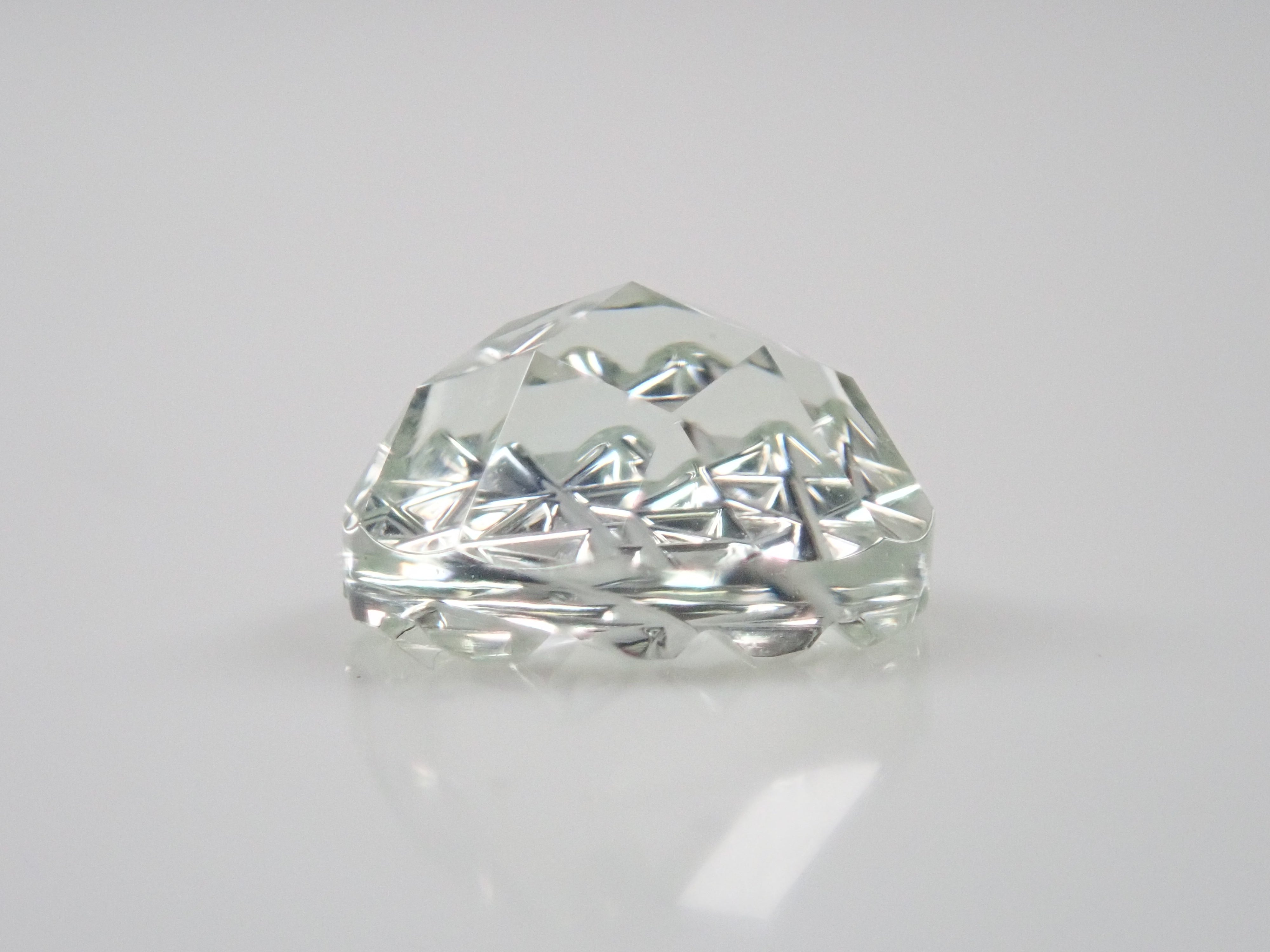 【甲州貴石切子plusthree】グリーンクォーツ 6mm/0.731ct ルース ワッペン付