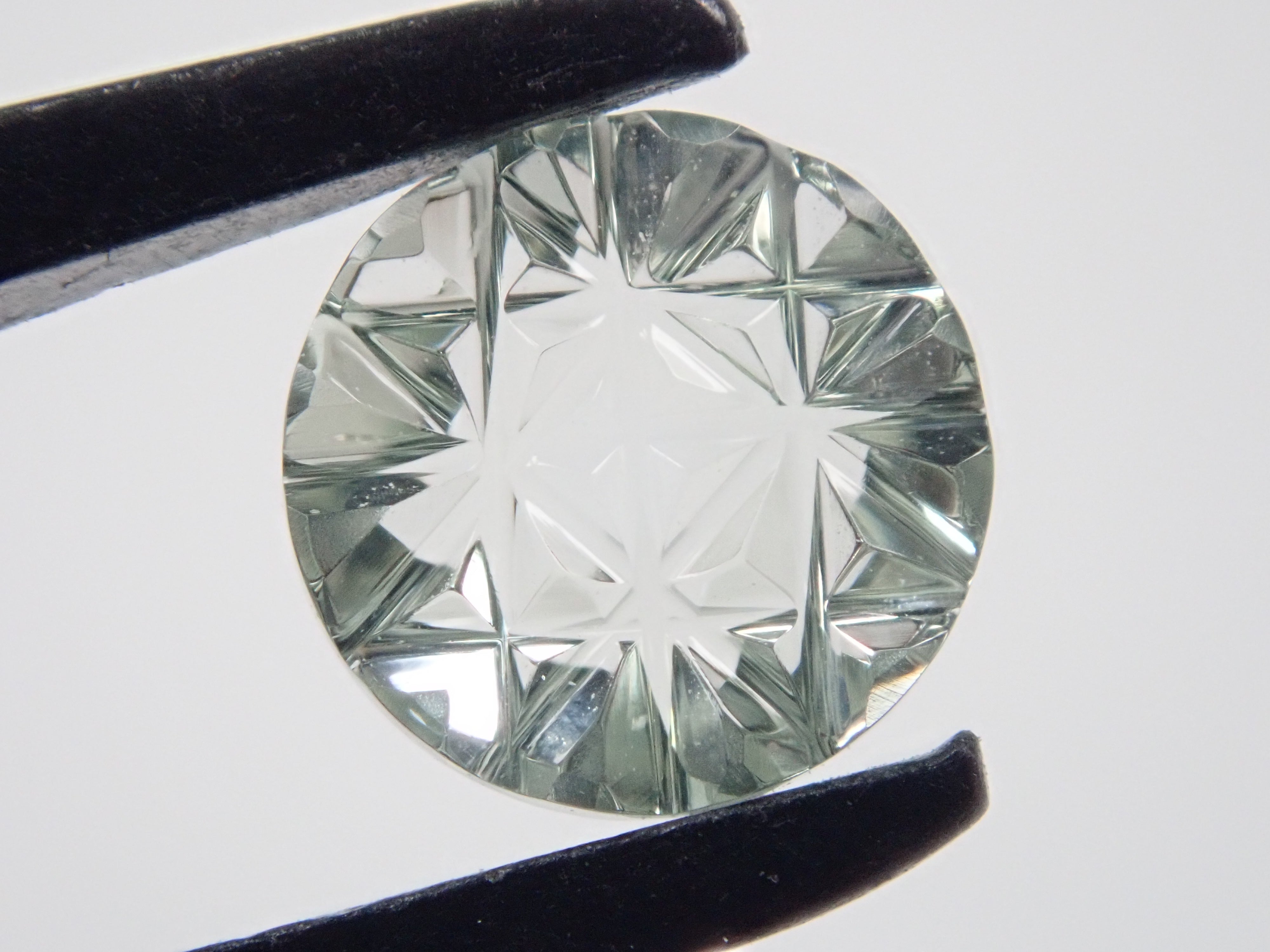 【甲州貴石切子plusthree】グリーンクォーツ 6mm/0.731ct ルース ワッペン付