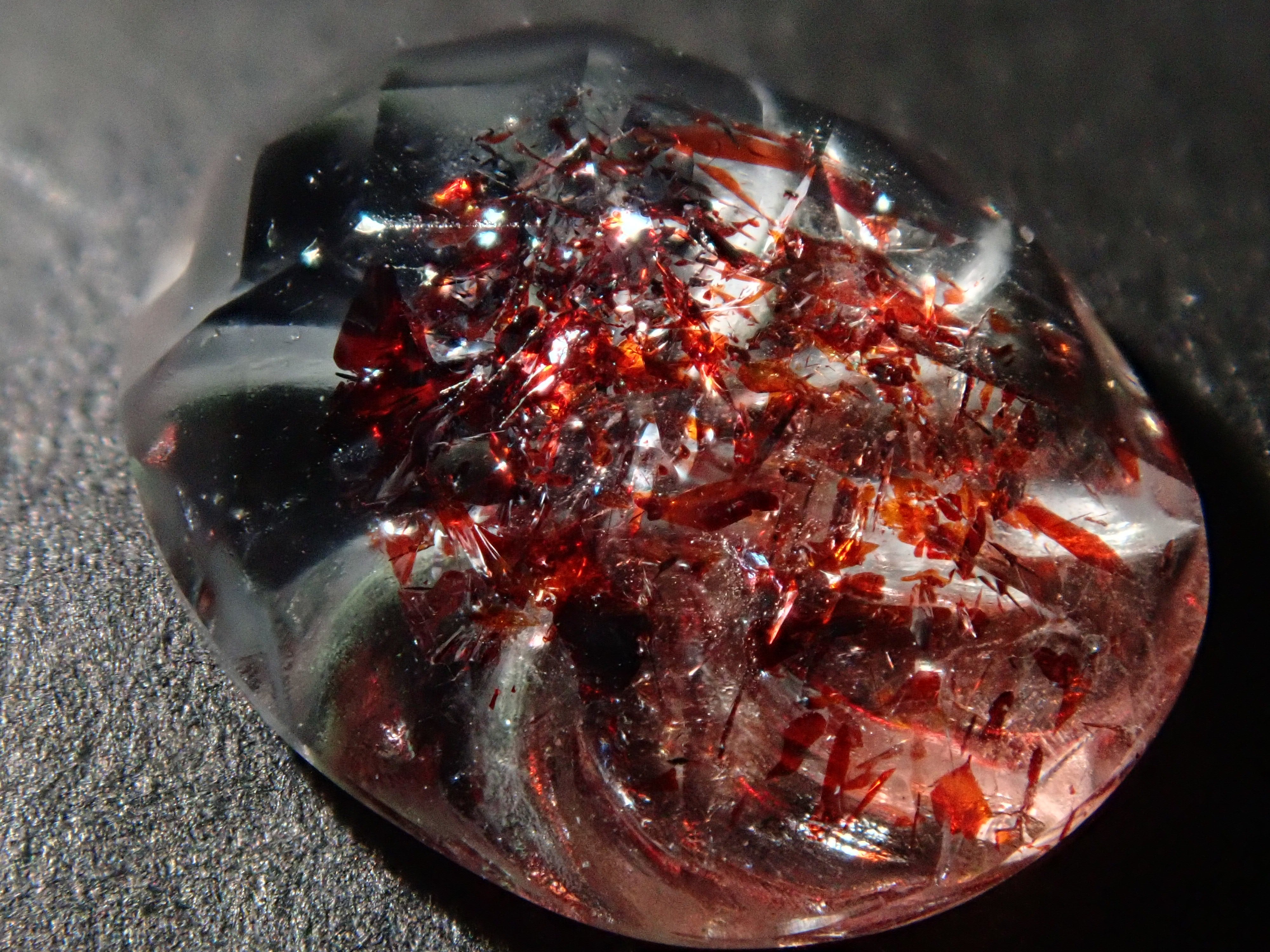 【甲州貴石切子plusthree】レピドクロサイトインクォーツ 1.973ct《コラボ》ルース ワッペン付