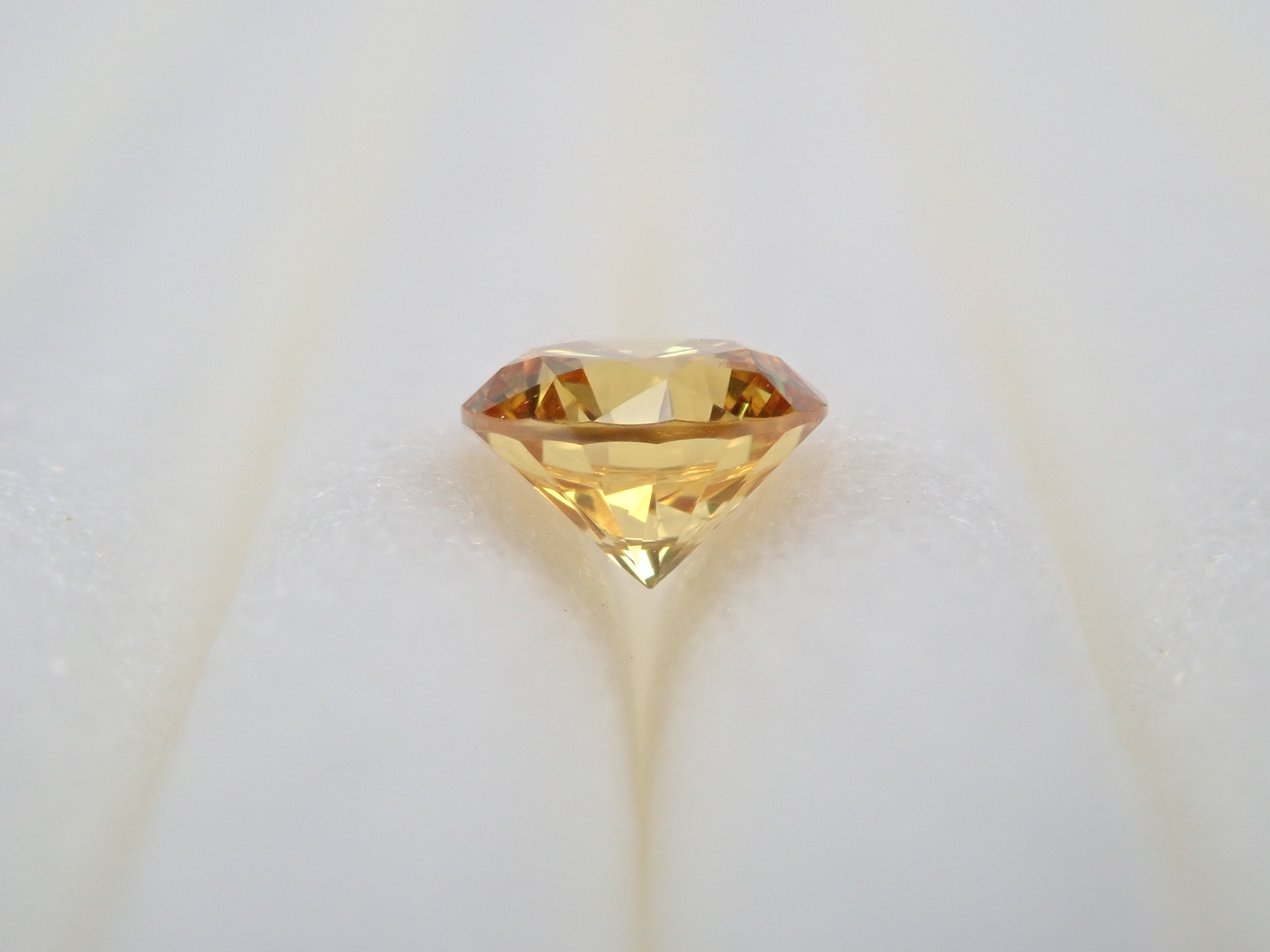 イエローダイヤモンド 0.165ctルース(FANCY VIVID ORANGY YELLOW, SI-2)