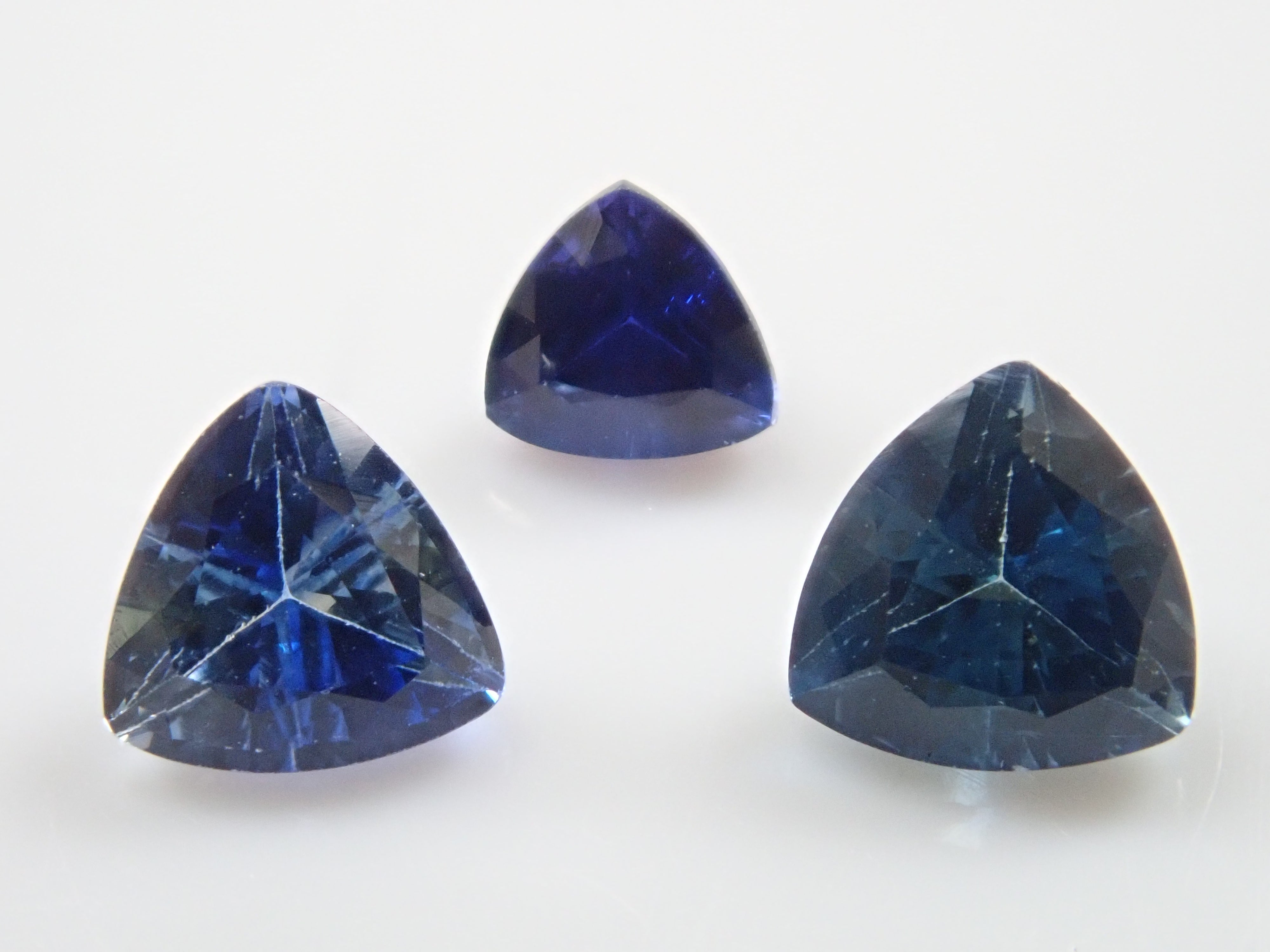 斯里蘭卡拉特納普勒產藍寶石原石1顆(3.0mm-4.0mm,三角形切割)《多買有優惠》