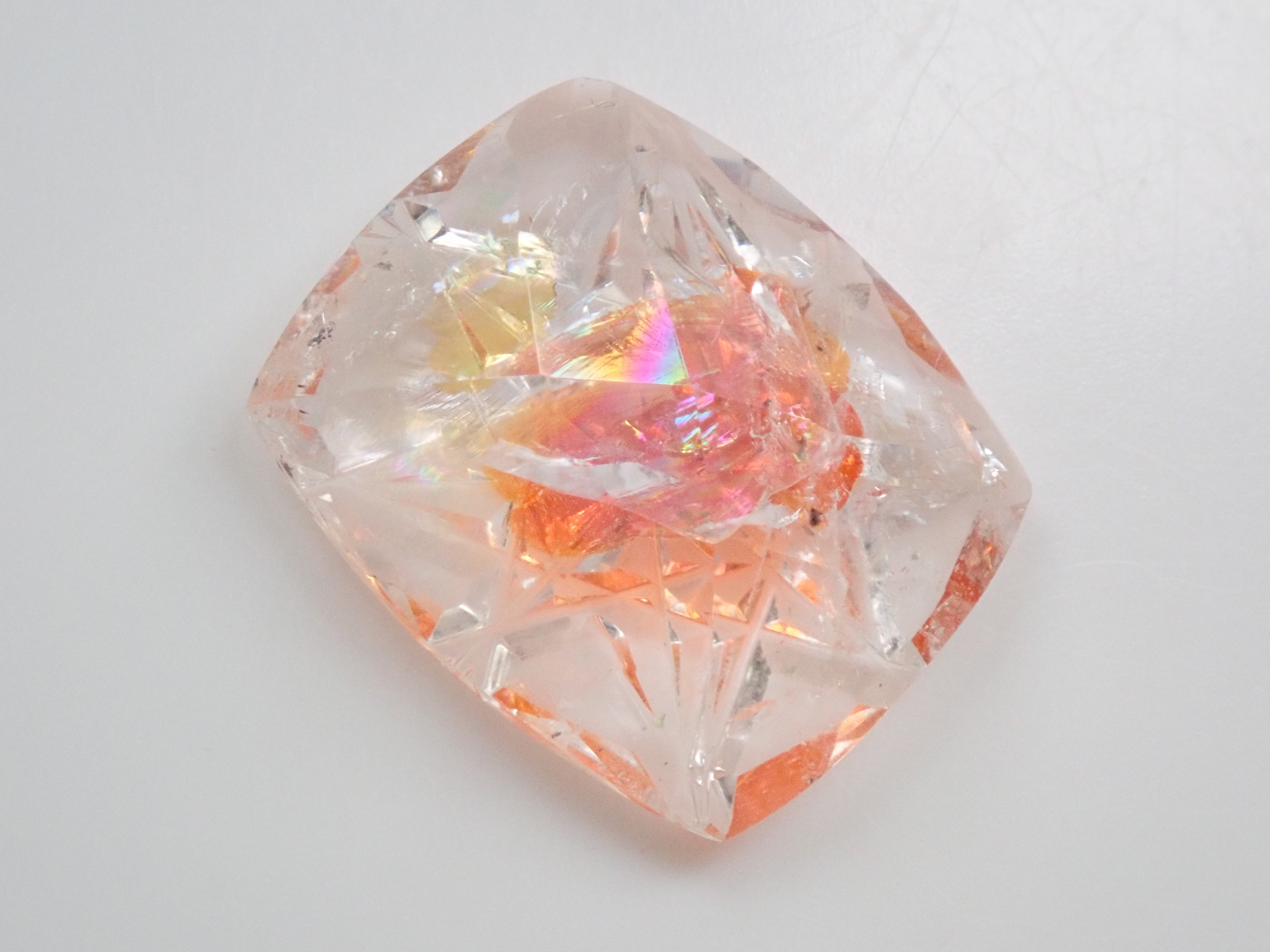 【甲州貴石切子】ライモナイトインクォーツ(オーロラクォーツ) 8.229ct《コラボ》ルース ワッペン付