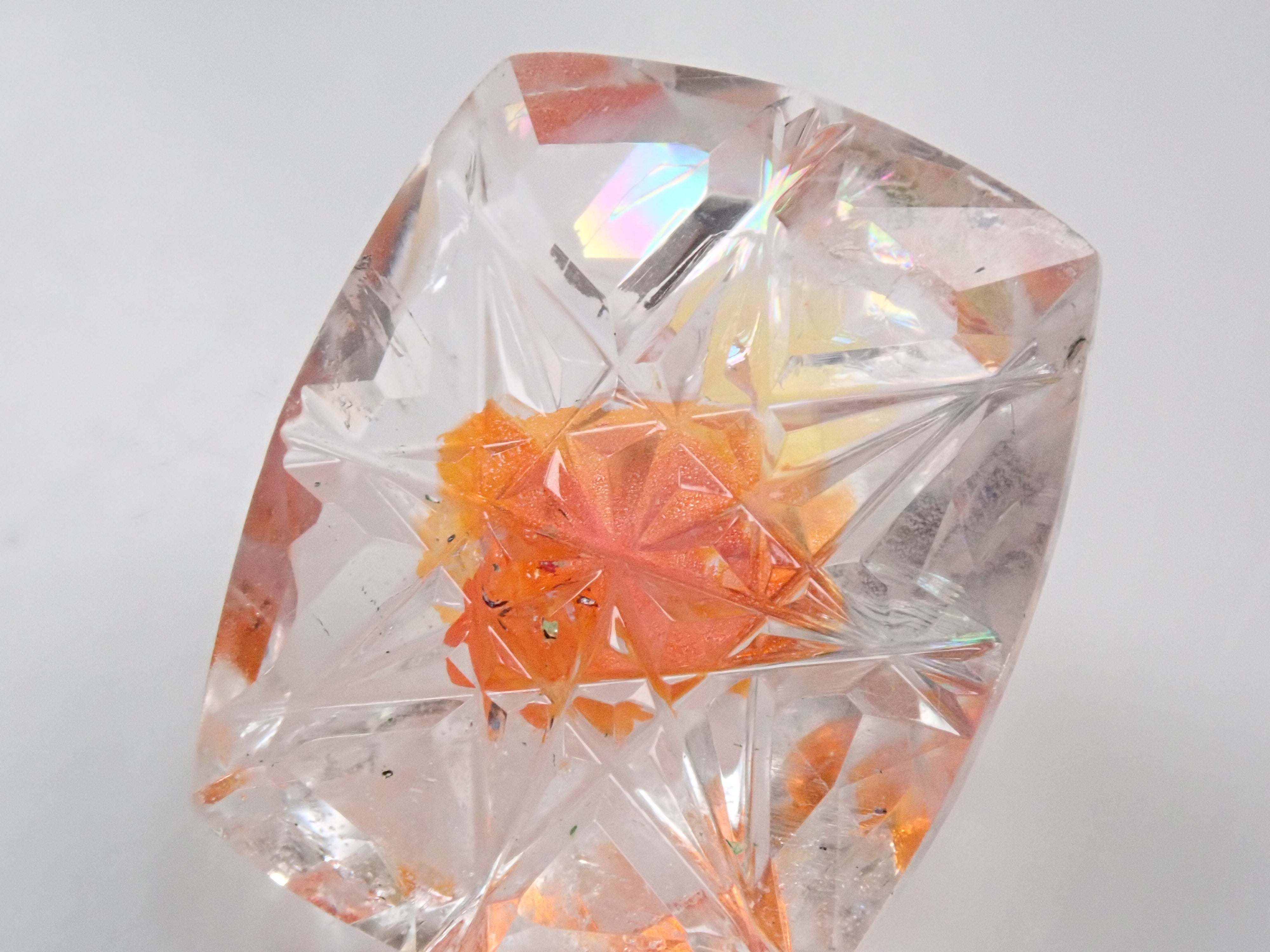 【甲州貴石切子】ライモナイトインクォーツ(オーロラクォーツ) 8.229ct《コラボ》ルース ワッペン付