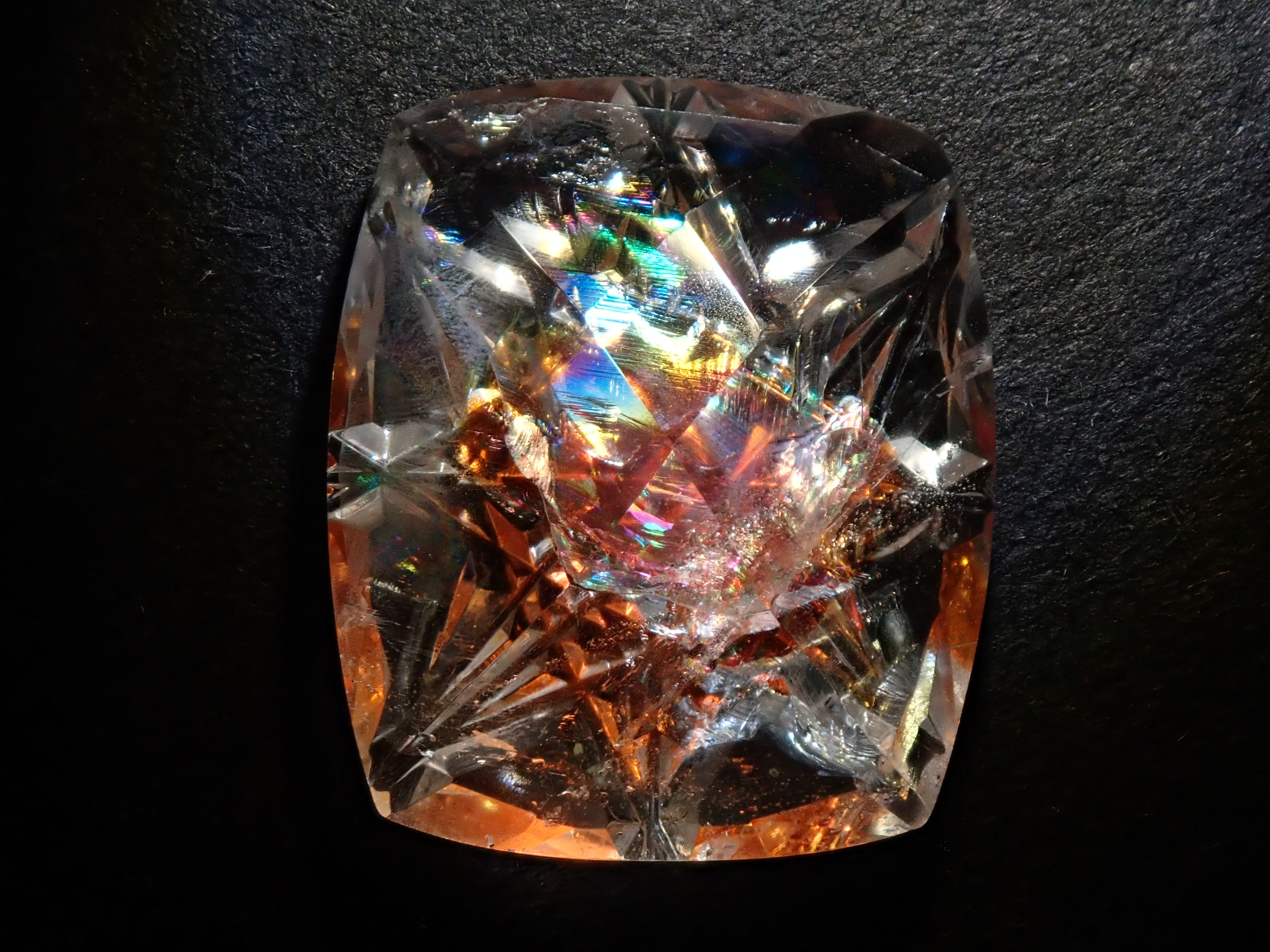 【甲州貴石切子】ライモナイトインクォーツ(オーロラクォーツ) 8.229ct《コラボ》ルース ワッペン付