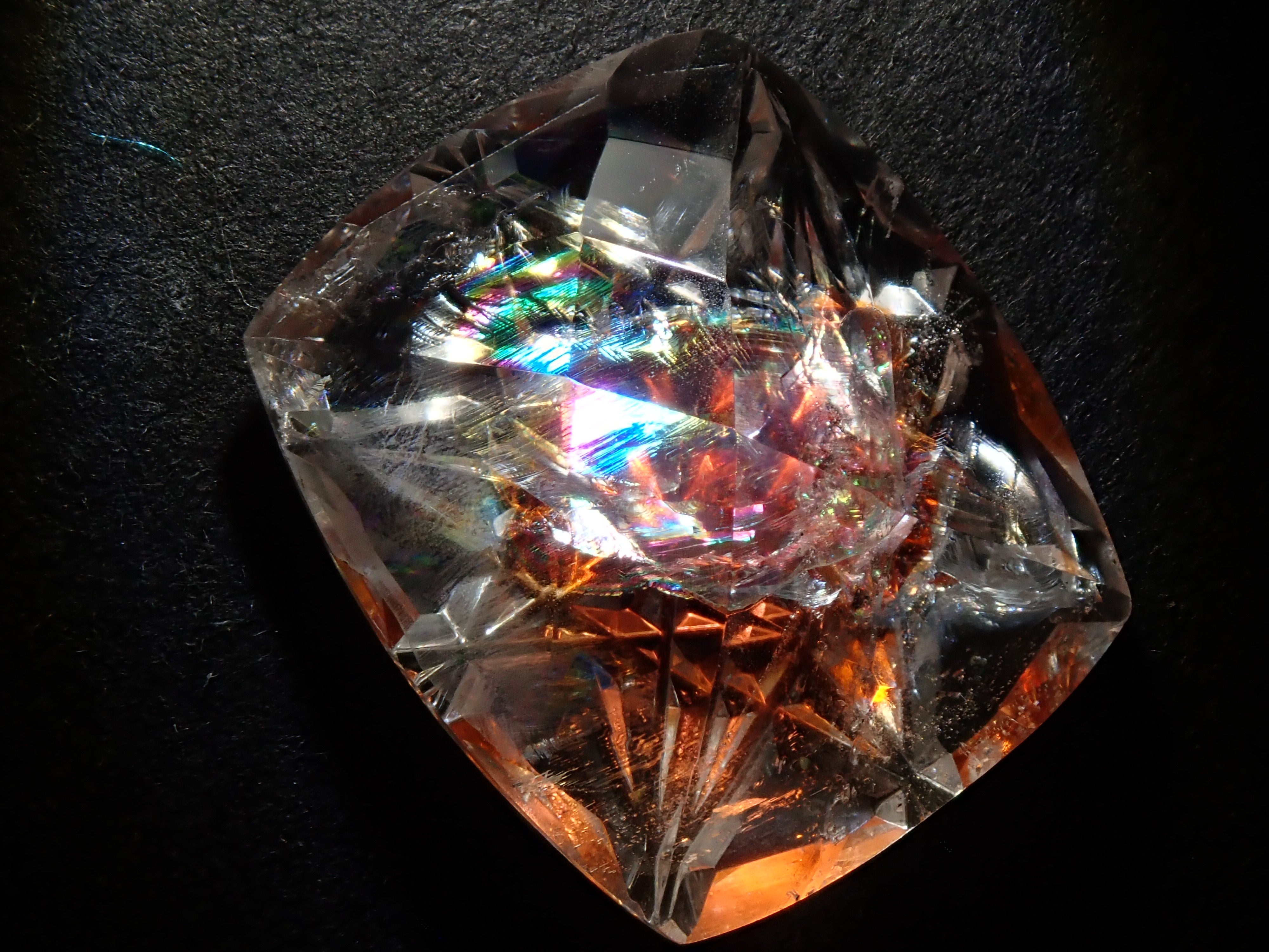【甲州貴石切子】ライモナイトインクォーツ(オーロラクォーツ) 8.229ct《コラボ》ルース ワッペン付