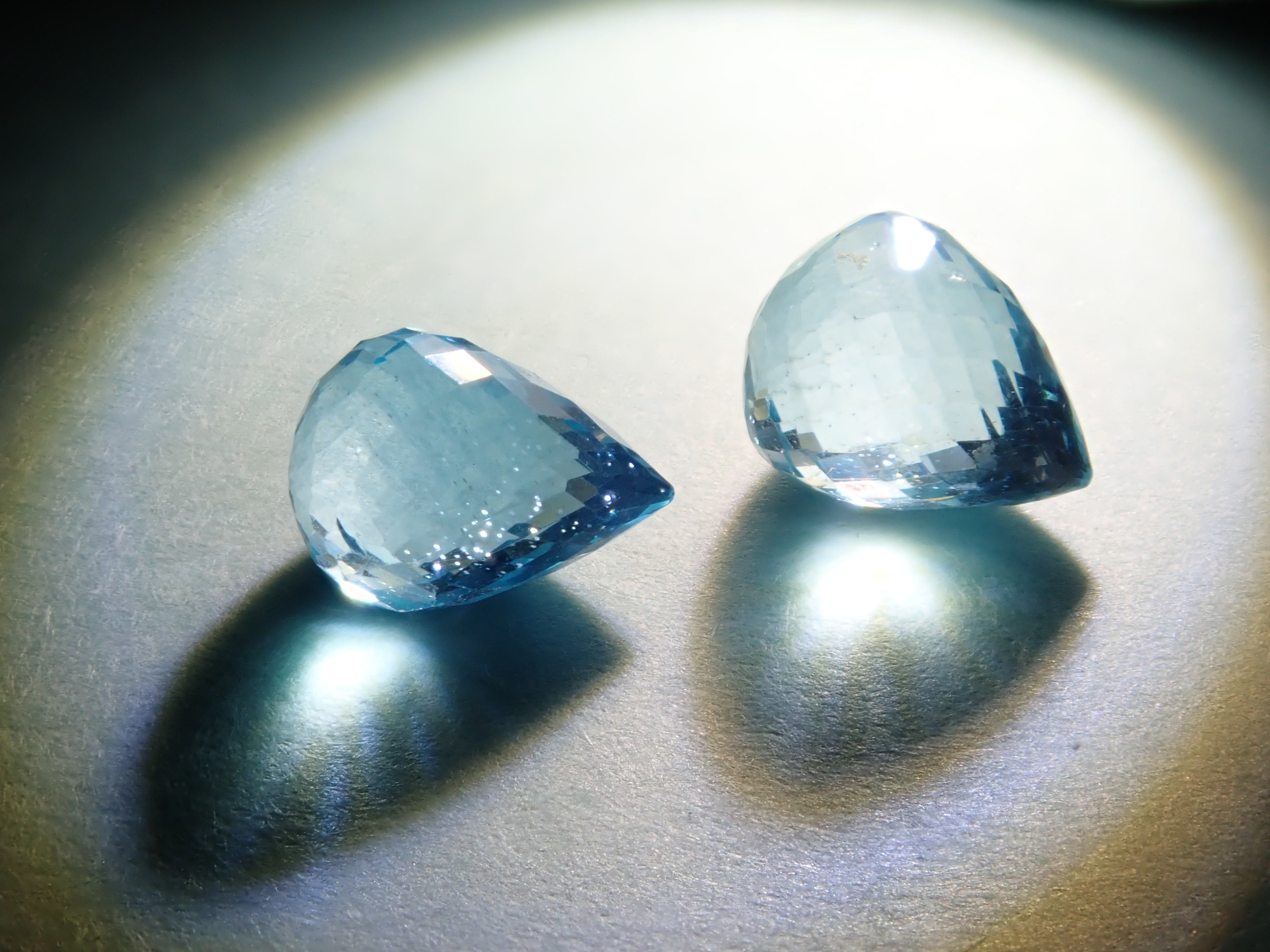 アパタイト1石ルース(ブリオレットカット,約4×5mm)