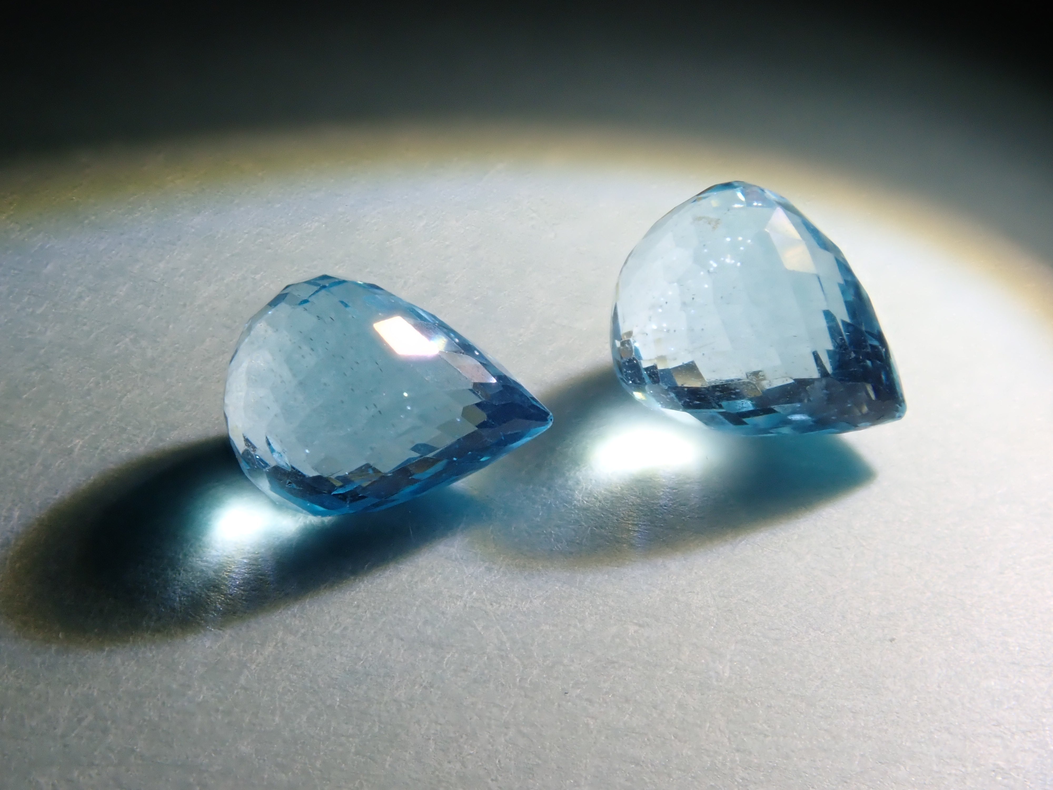 アパタイト1石ルース(ブリオレットカット,約4×5mm)