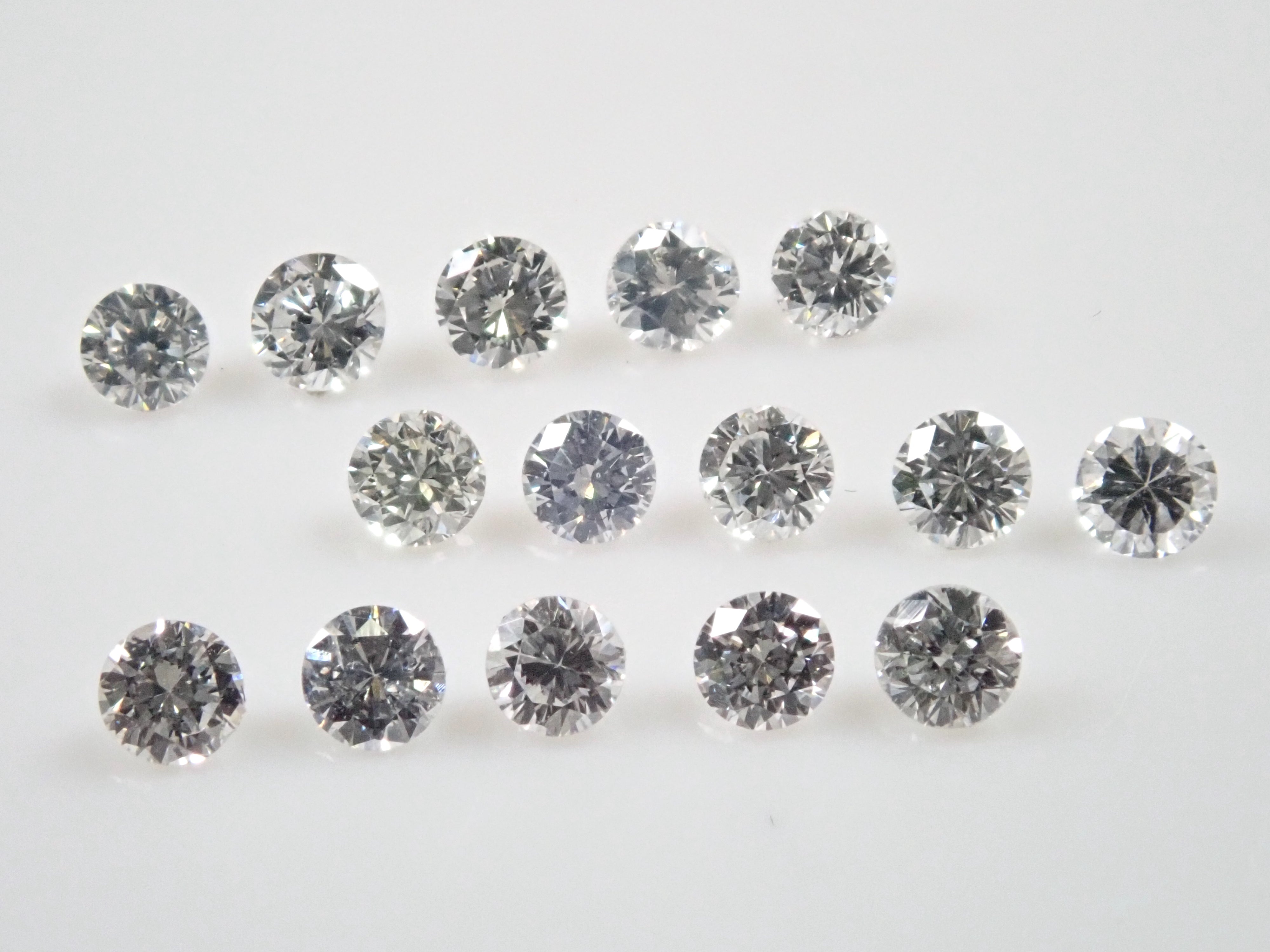 ジェムガチャ💎特殊蛍光ダイヤモンド1石(VS-SIクラス相当,2.0mm)
