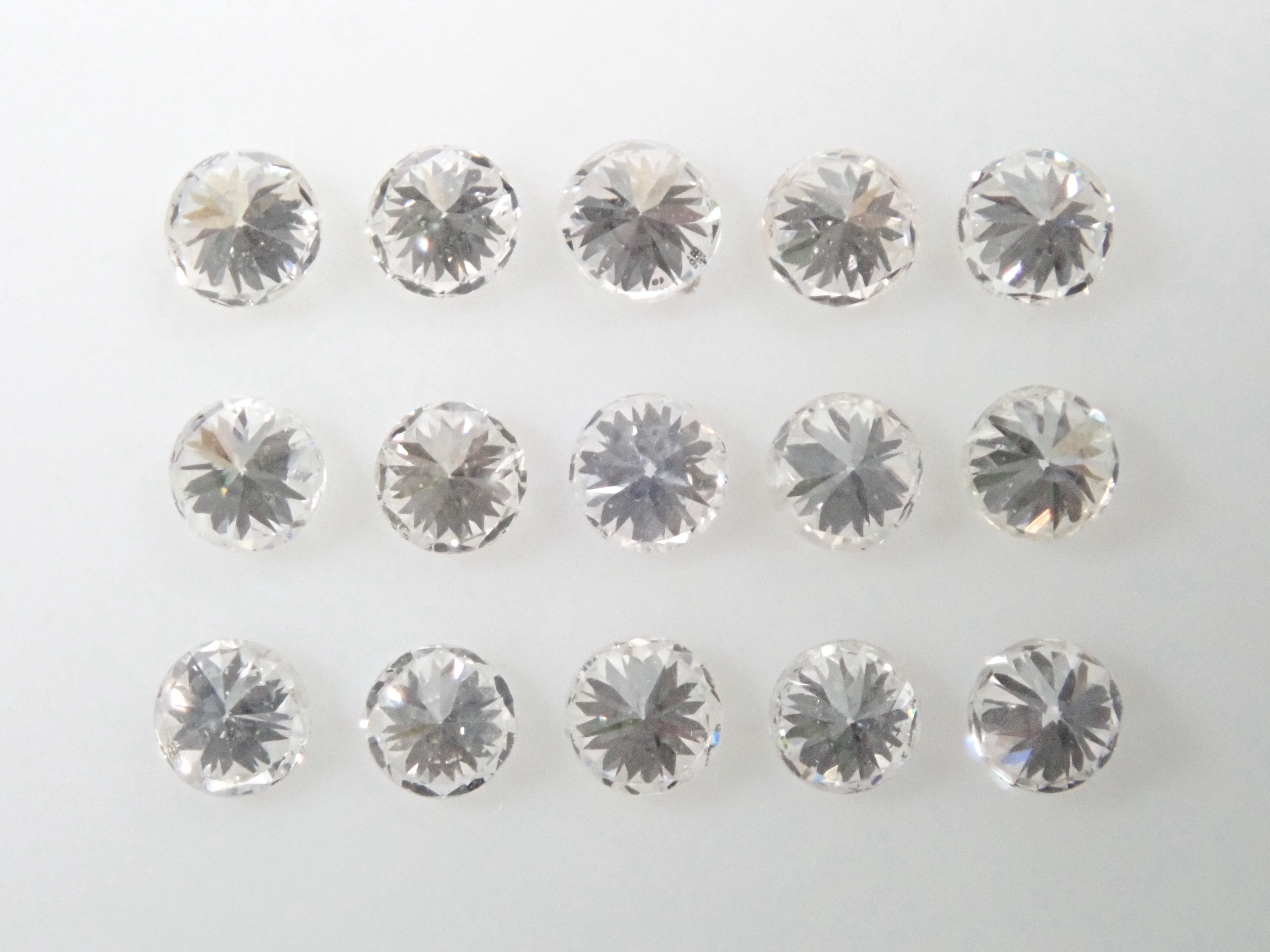 ジェムガチャ💎特殊蛍光ダイヤモンド1石(VS-SIクラス相当,2.0mm)