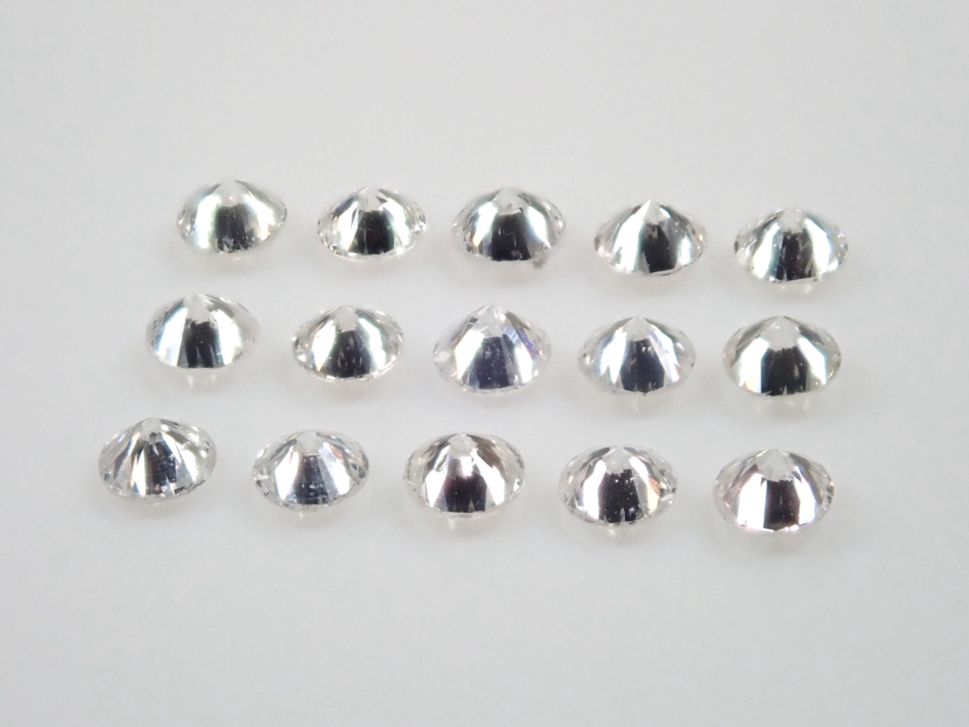 ジェムガチャ💎特殊蛍光ダイヤモンド1石(VS-SIクラス相当,2.0mm)
