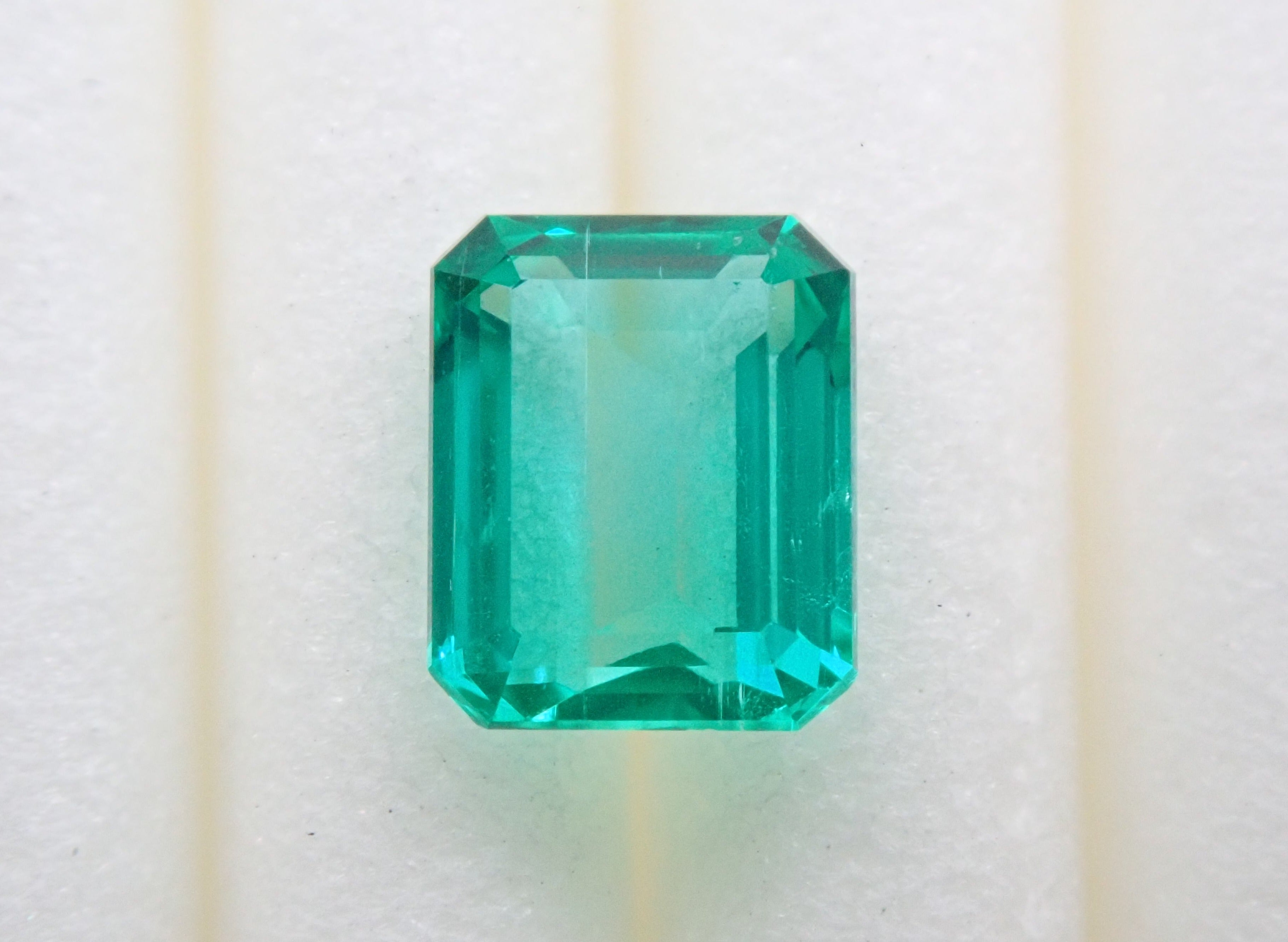 コロンビア産ノンオイルエメラルド 0.410ctルース GIA