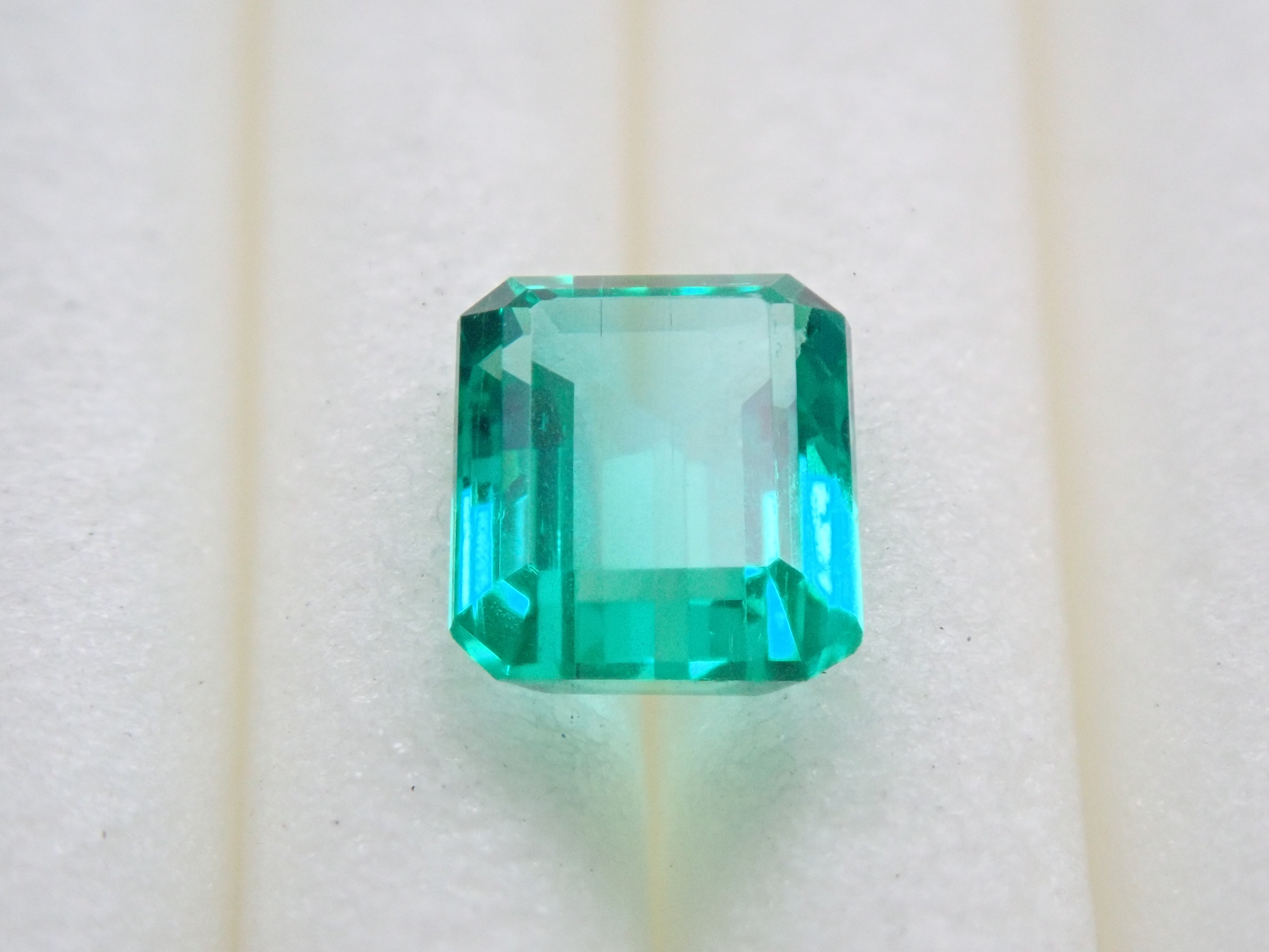 コロンビア産ノンオイルエメラルド 0.410ctルース GIA