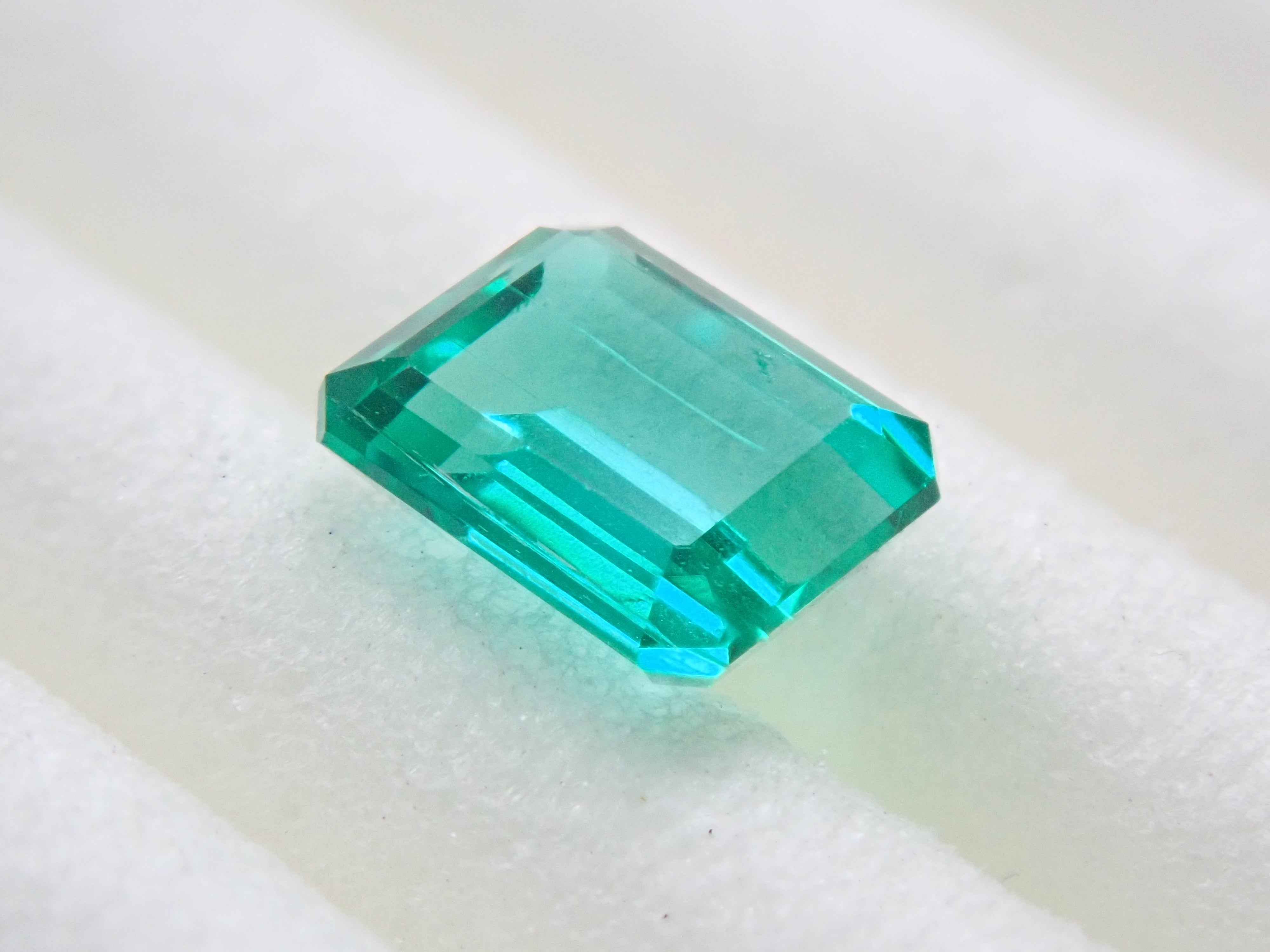 コロンビア産ノンオイルエメラルド 0.410ctルース GIA