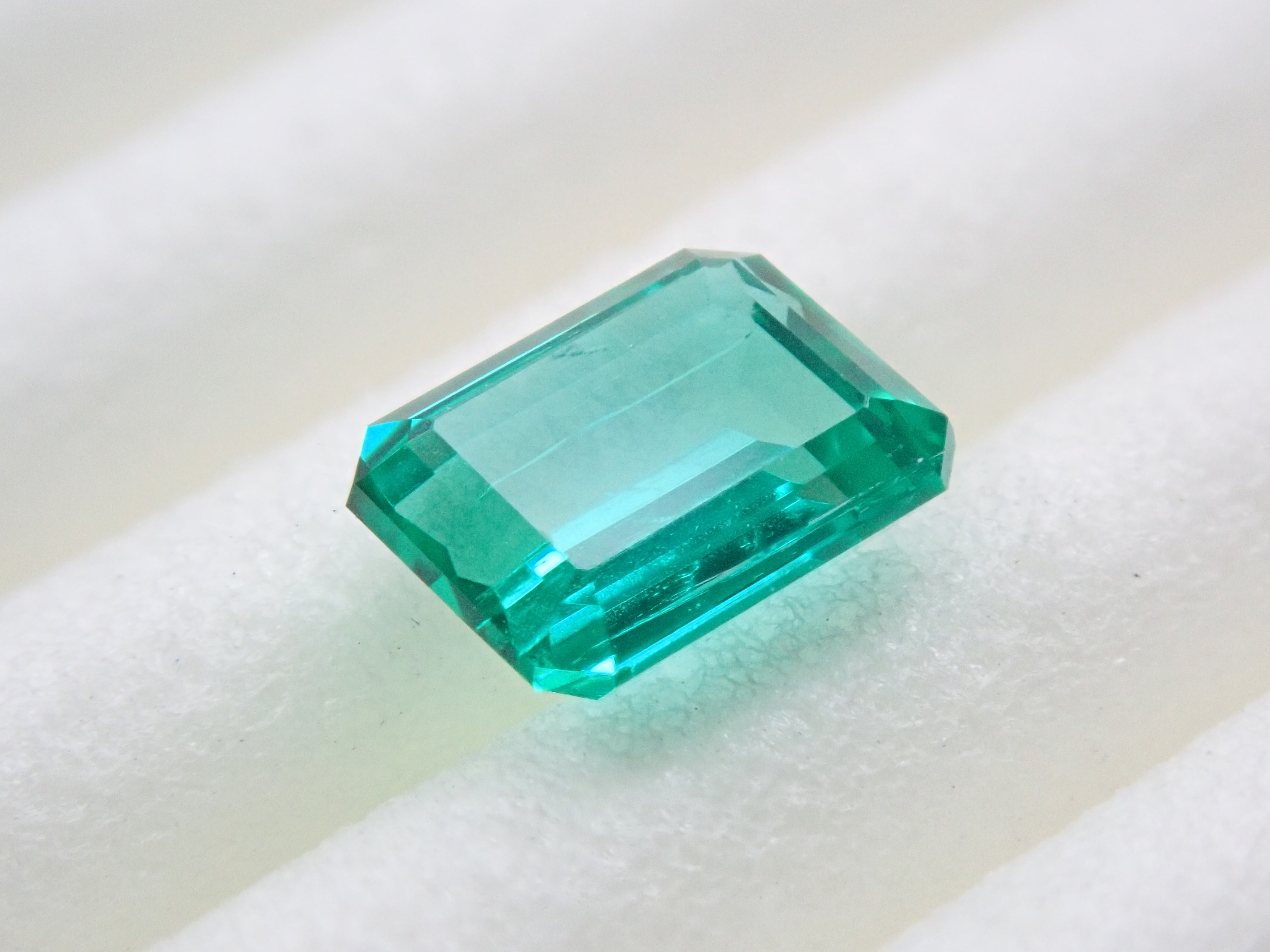 コロンビア産ノンオイルエメラルド 0.410ctルース GIA