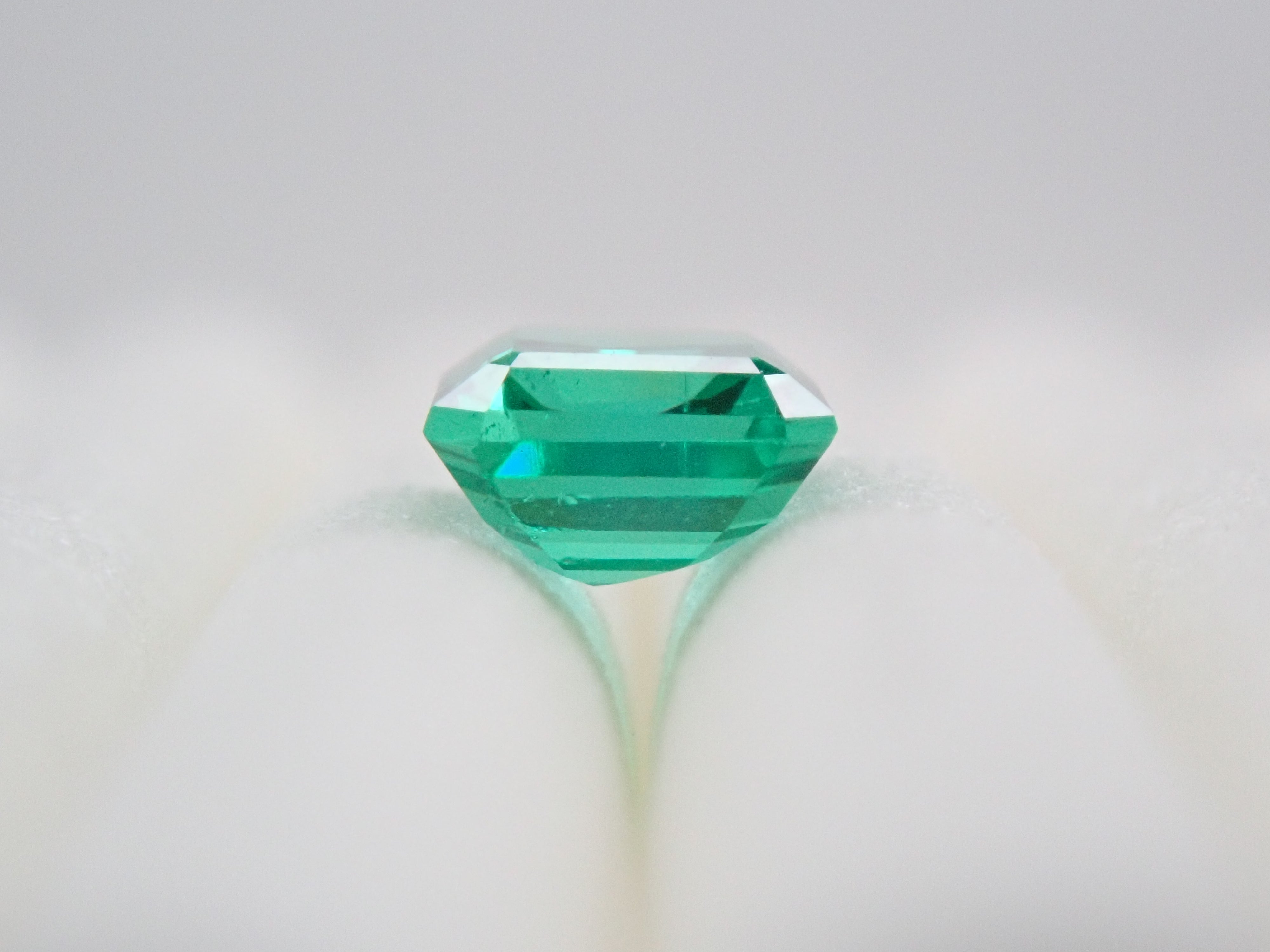 コロンビア産ノンオイルエメラルド 0.410ctルース GIA