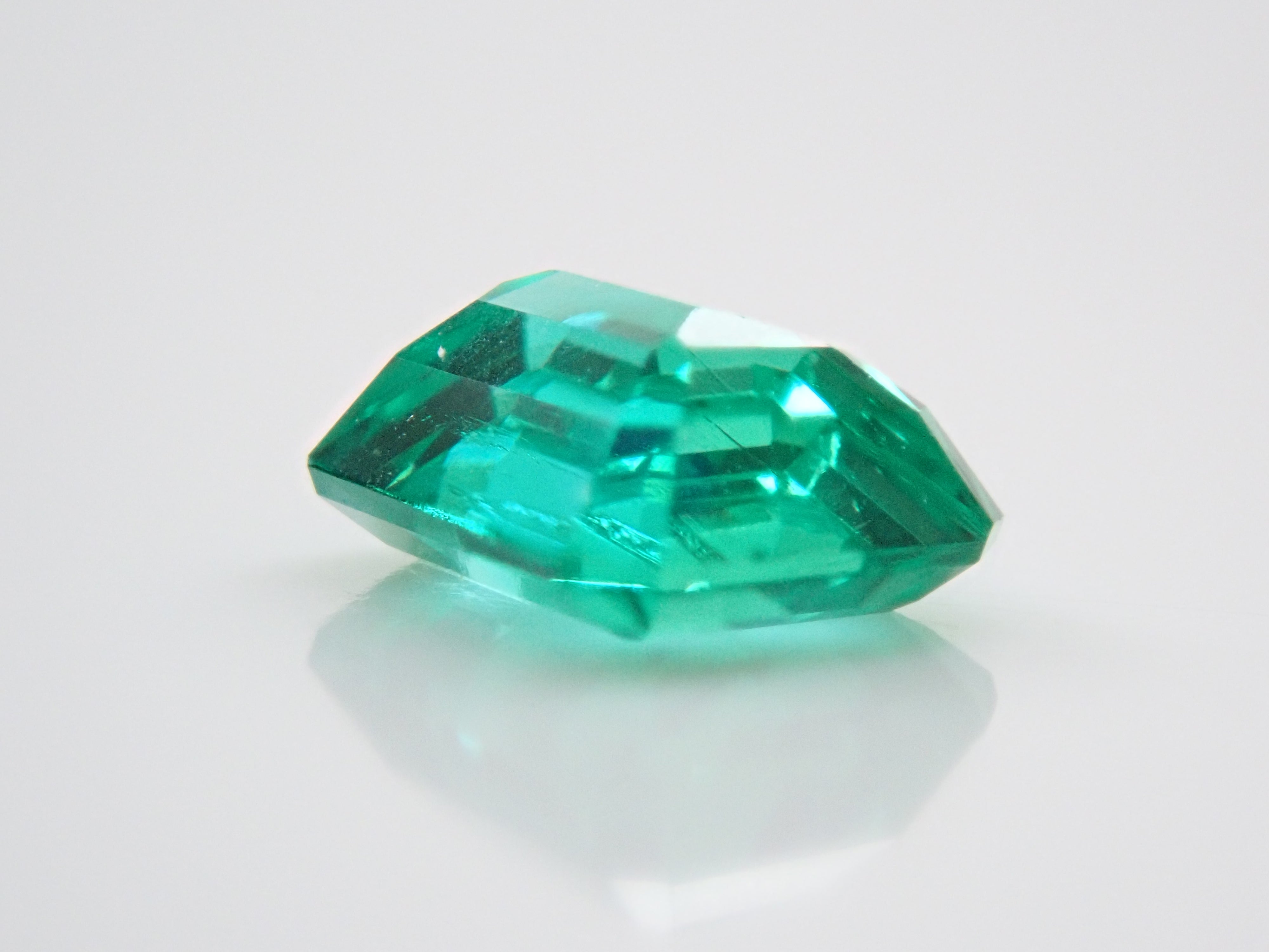 コロンビア産ノンオイルエメラルド 0.410ctルース GIA