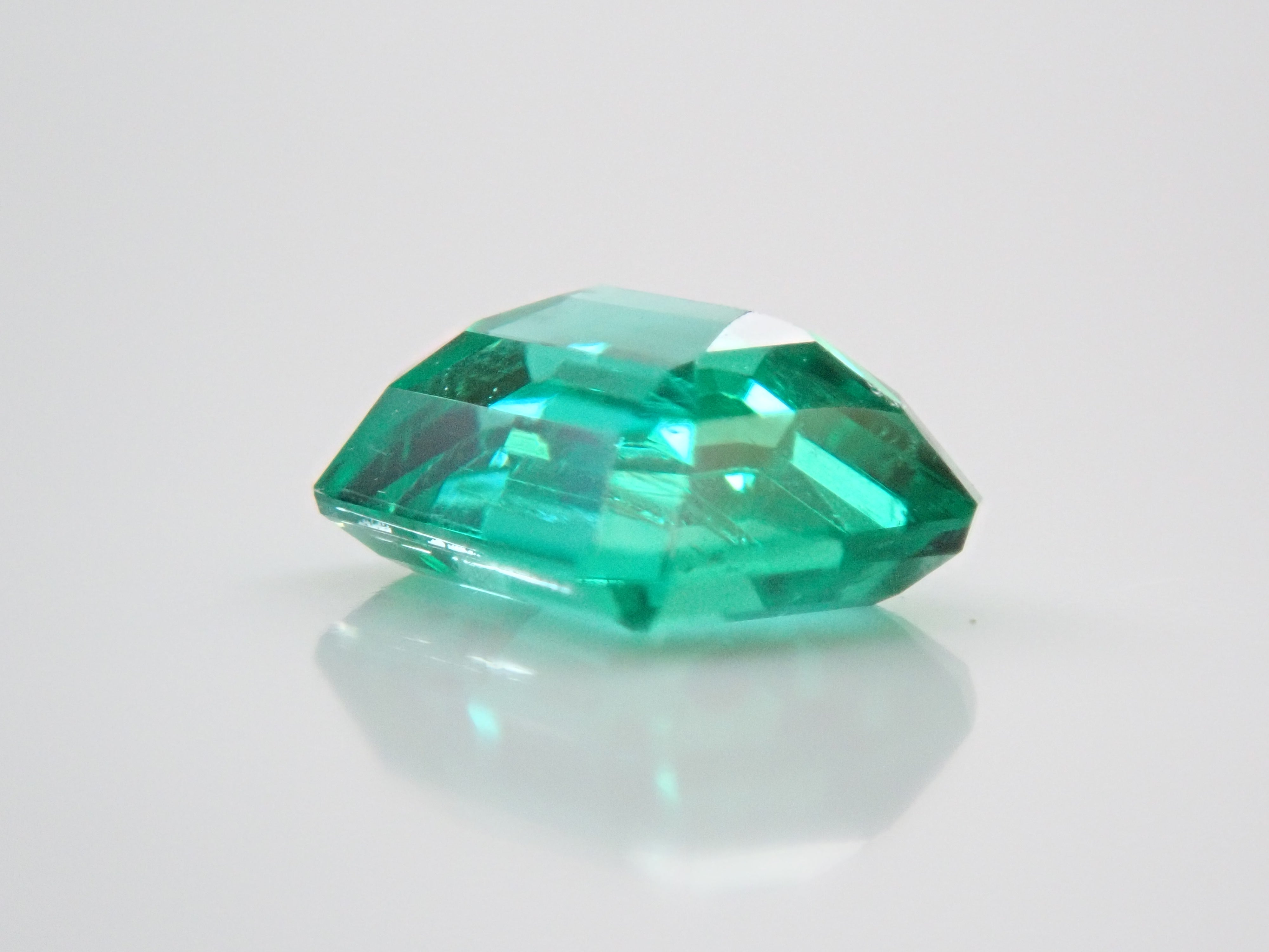 コロンビア産ノンオイルエメラルド 0.410ctルース GIA