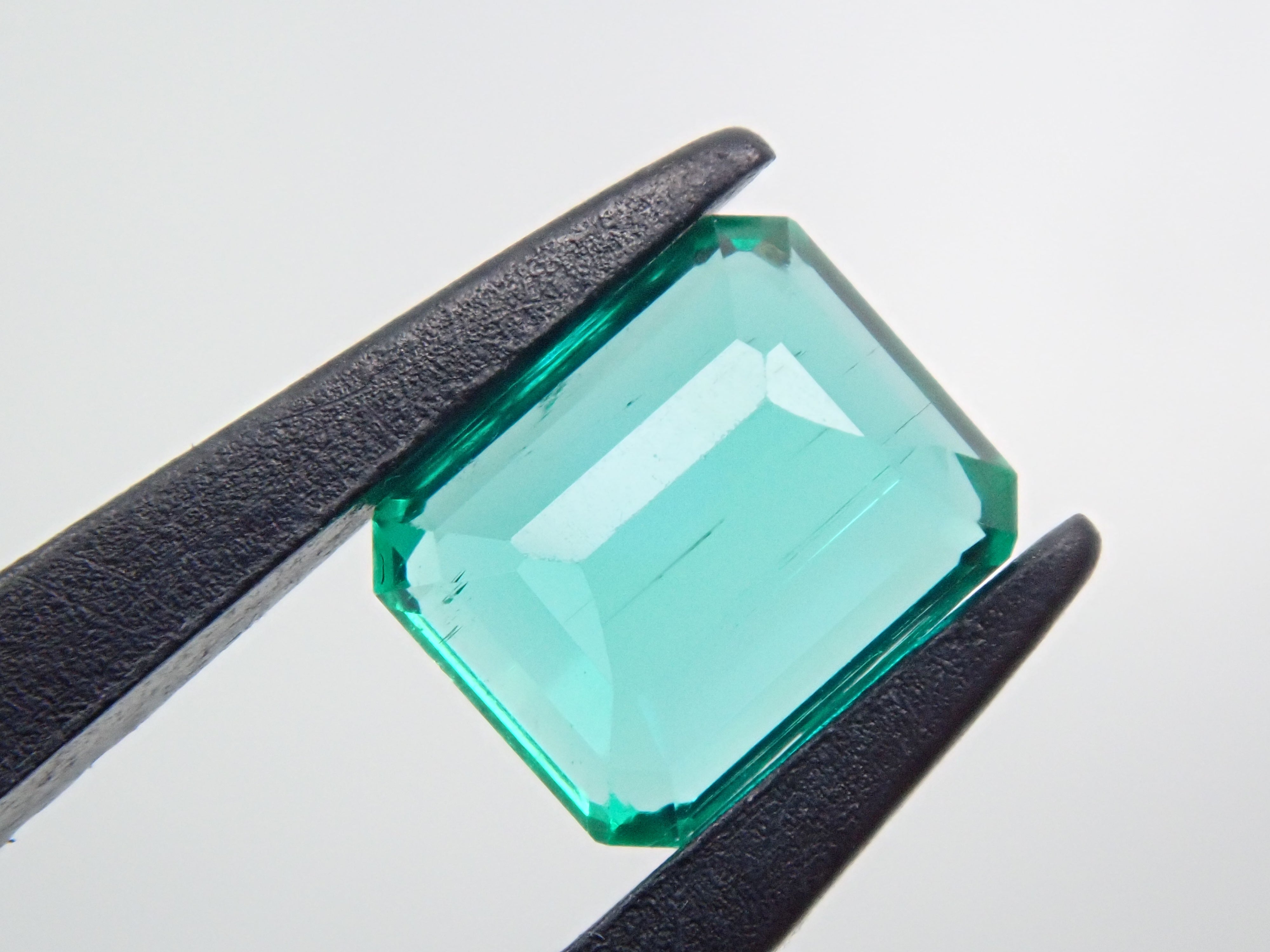 コロンビア産ノンオイルエメラルド 0.410ctルース GIA
