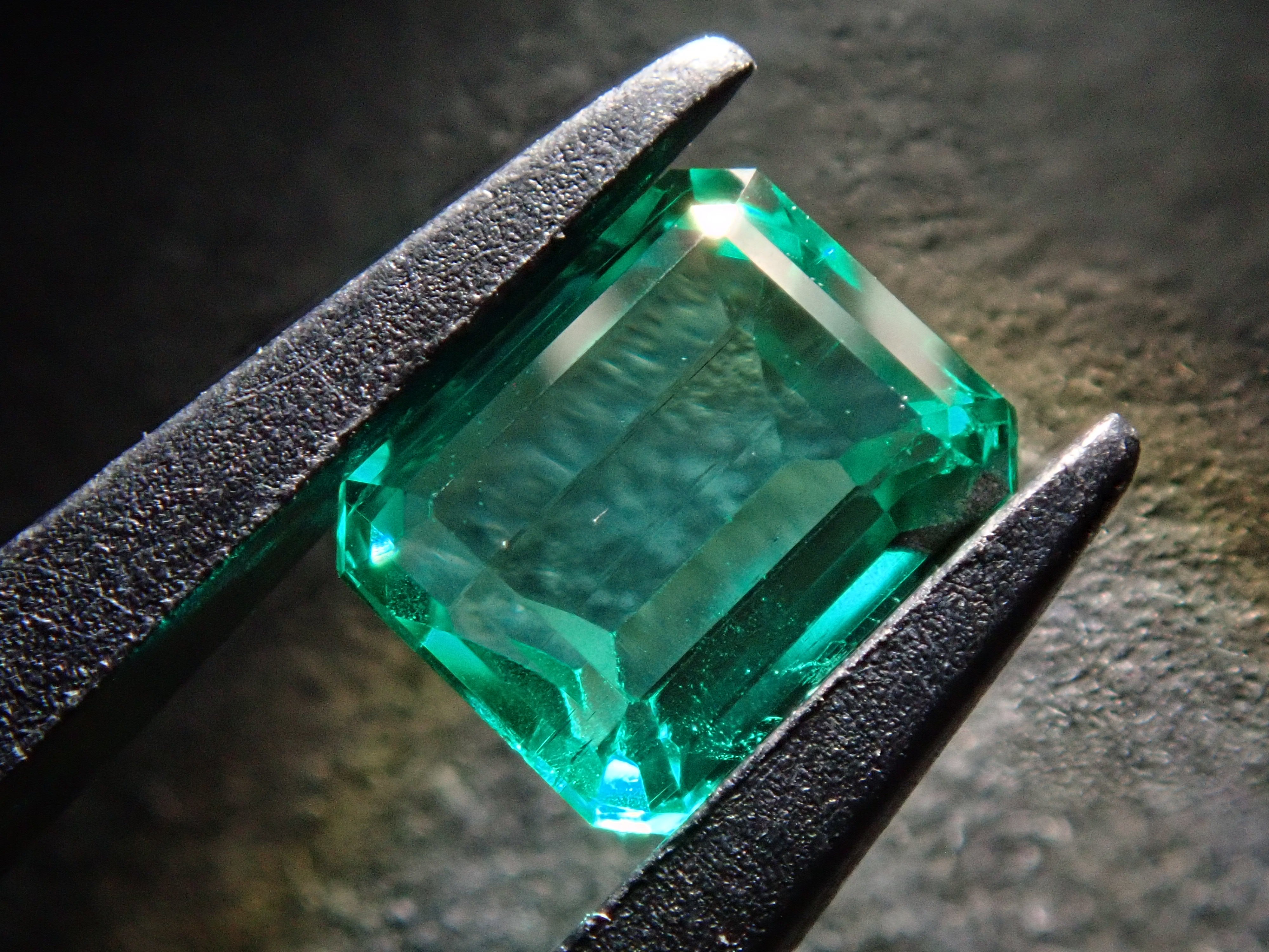 コロンビア産ノンオイルエメラルド 0.410ctルース GIA