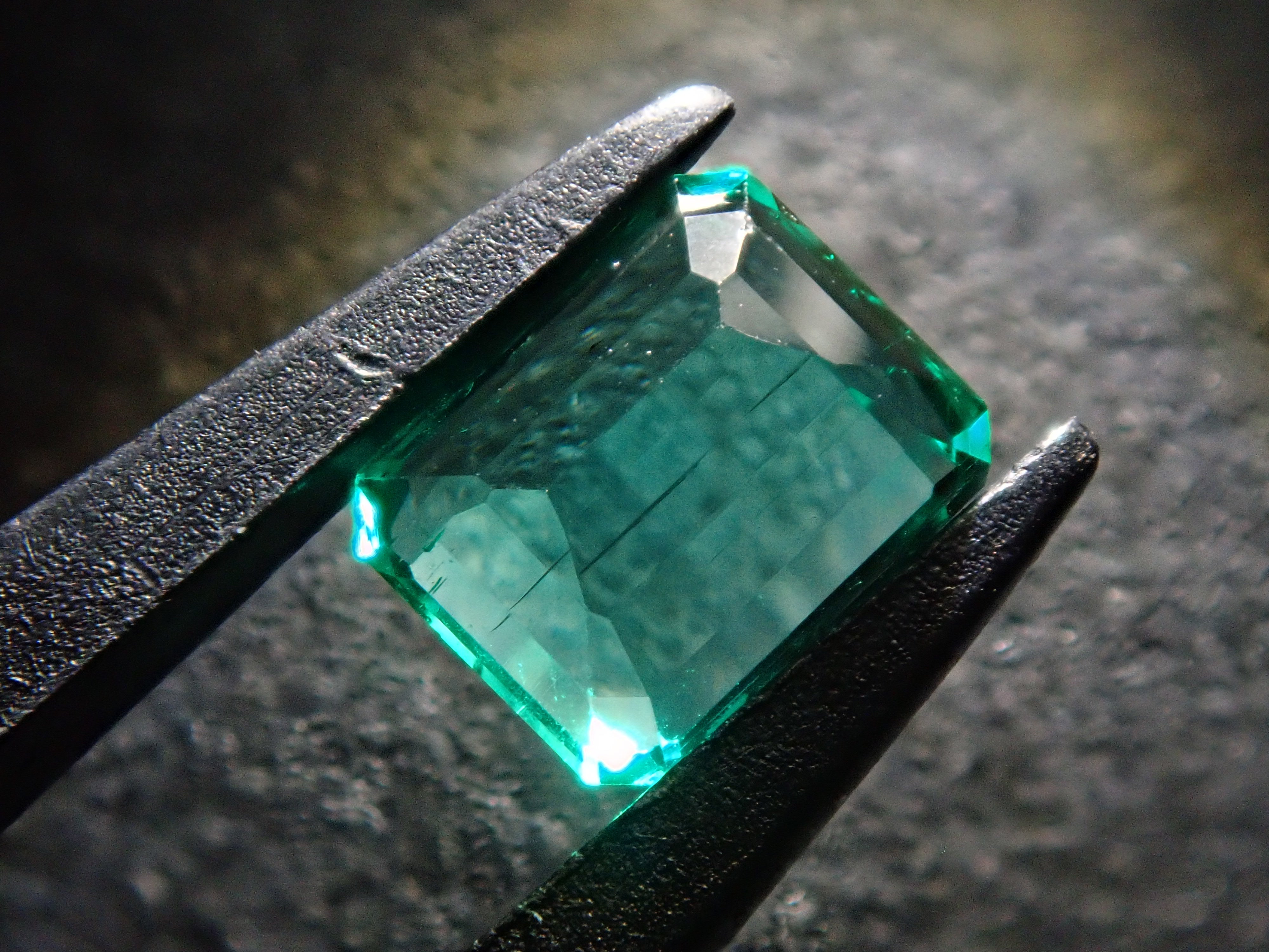 コロンビア産ノンオイルエメラルド 0.410ctルース GIA