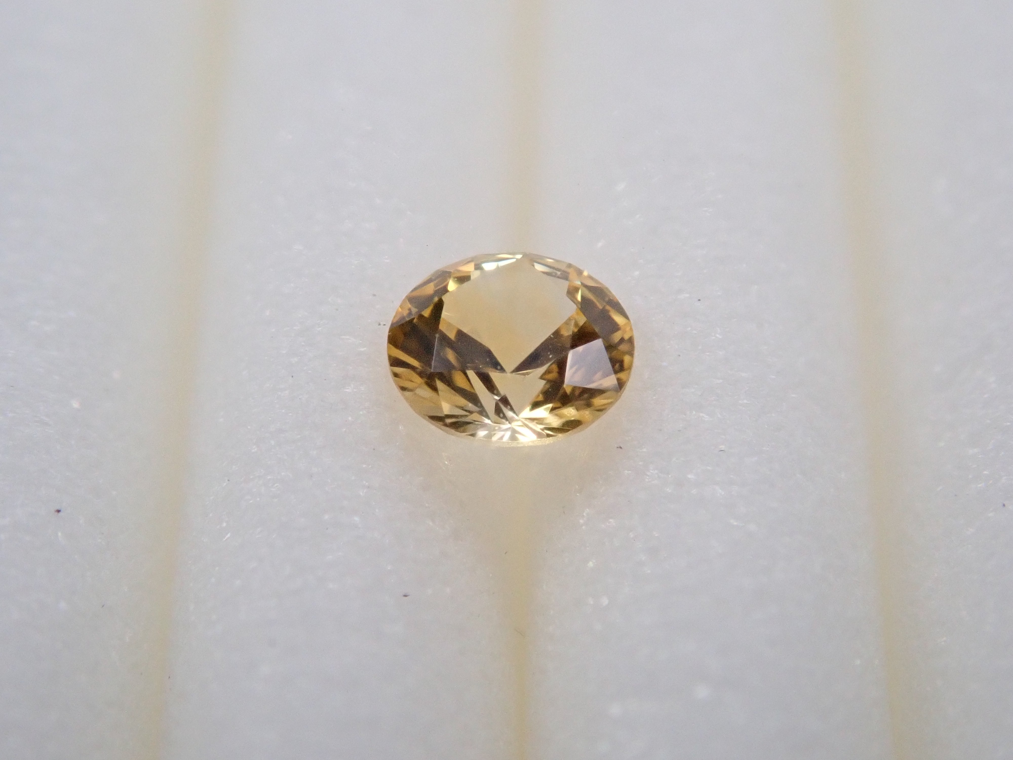 モンタナサファイア 2.7mm/0.098ctルース(イエロー)