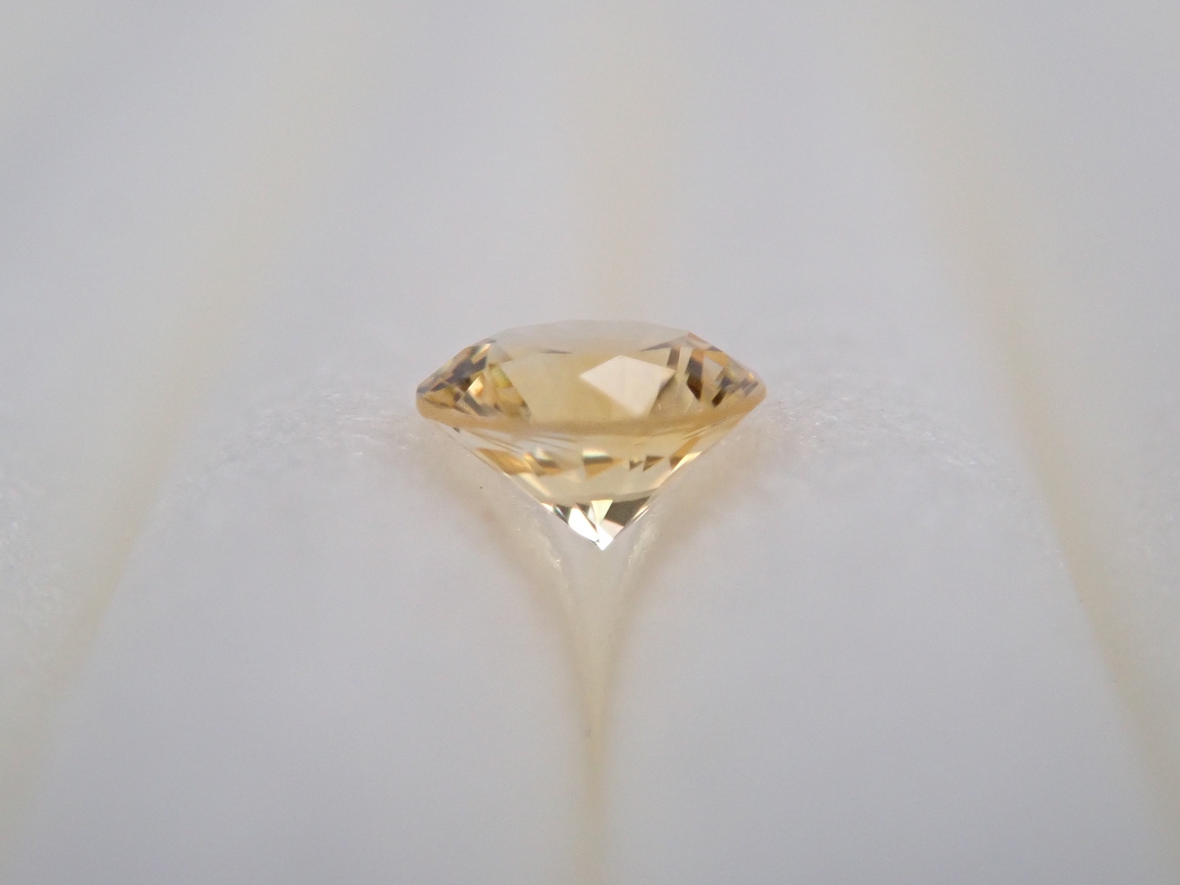 モンタナサファイア 2.7mm/0.098ctルース(イエロー)