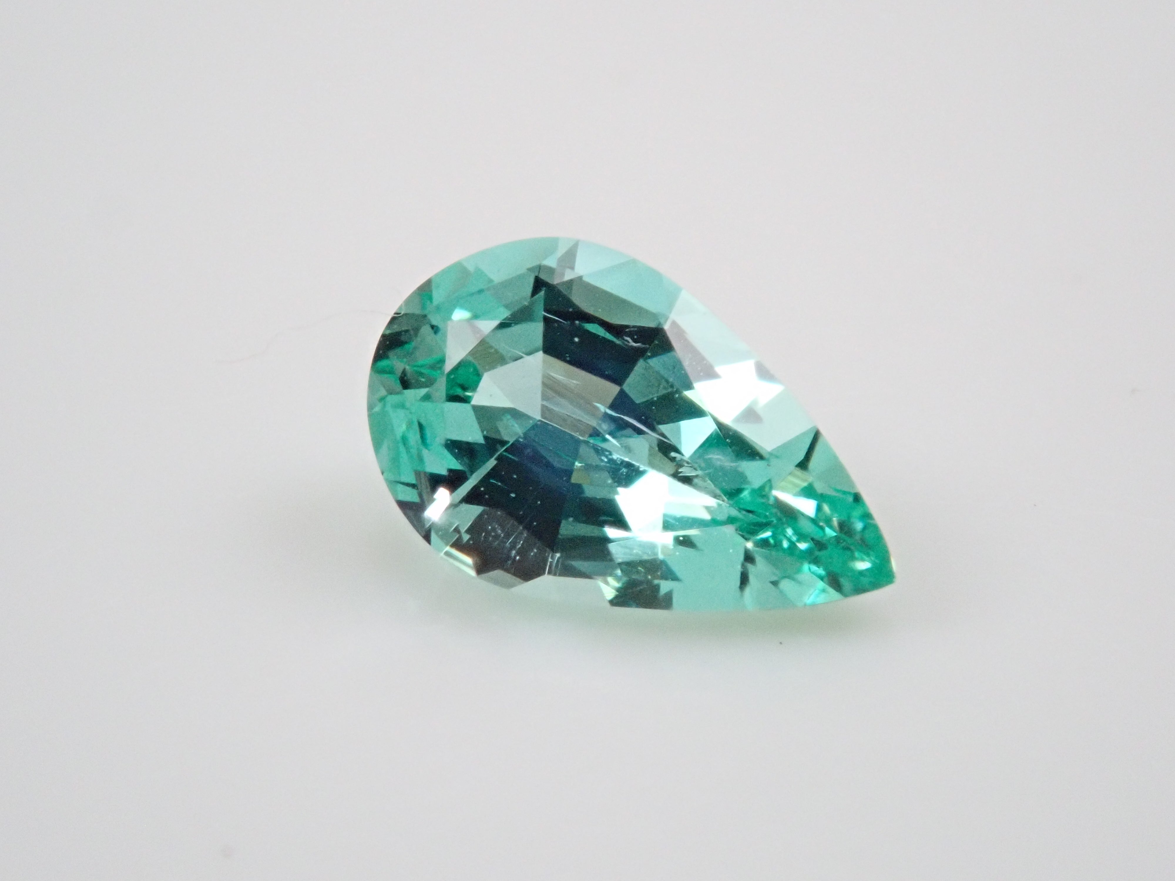 ロシア産ノンオイルエメラルド 0.640ctルース GIA