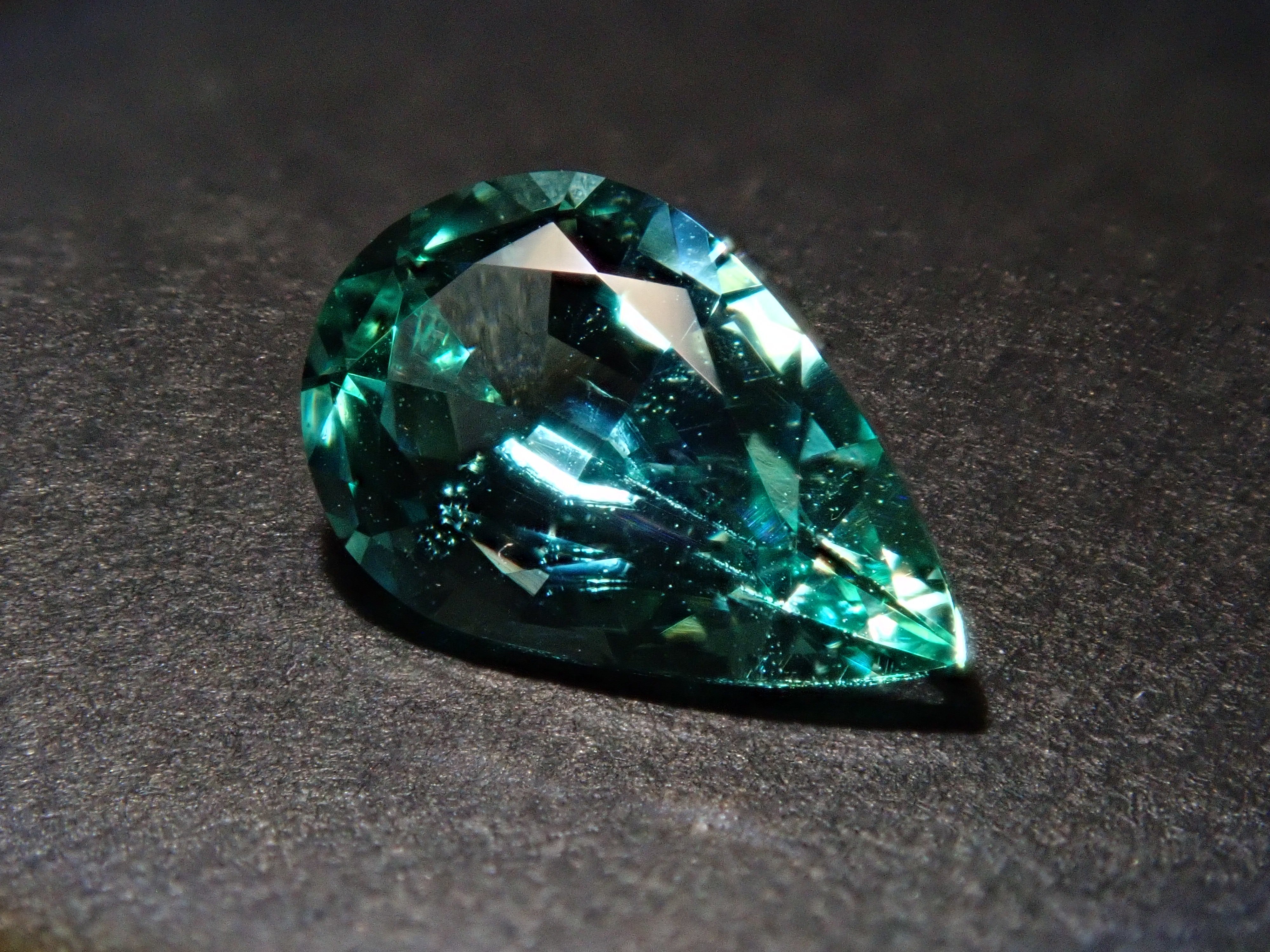 ロシア産ノンオイルエメラルド 0.640ctルース GIA