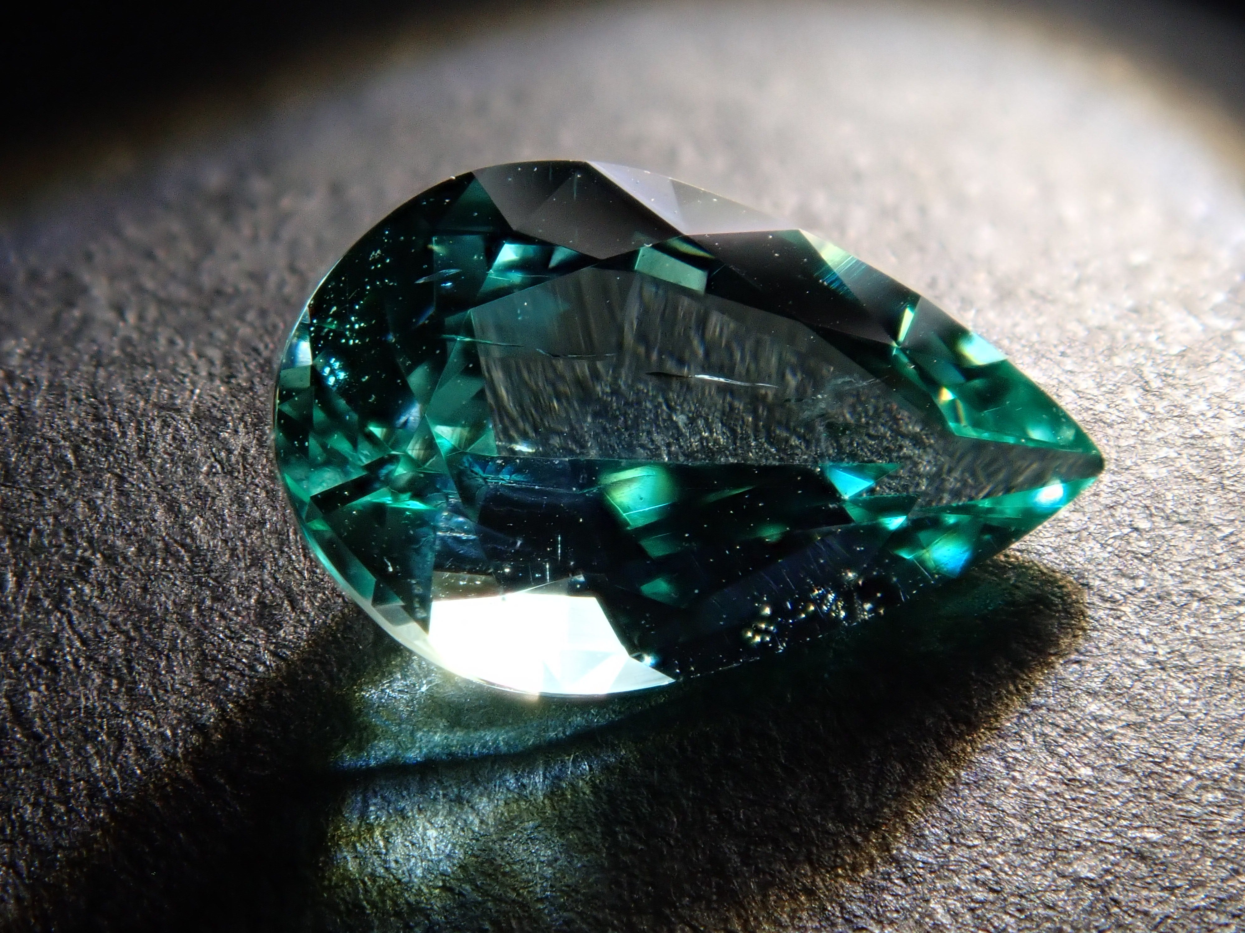 ロシア産ノンオイルエメラルド 0.640ctルース GIA
