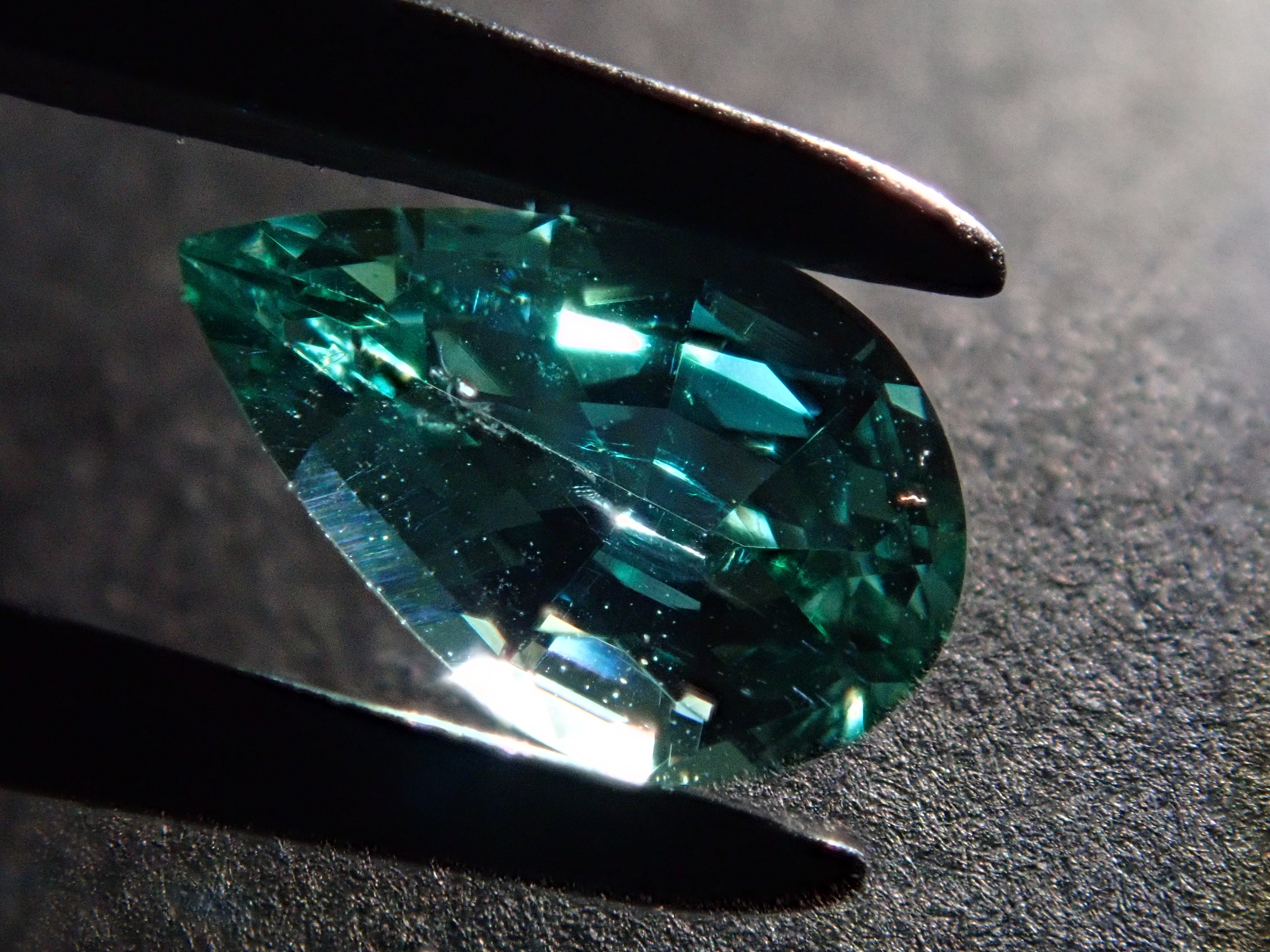 ロシア産ノンオイルエメラルド 0.640ctルース GIA
