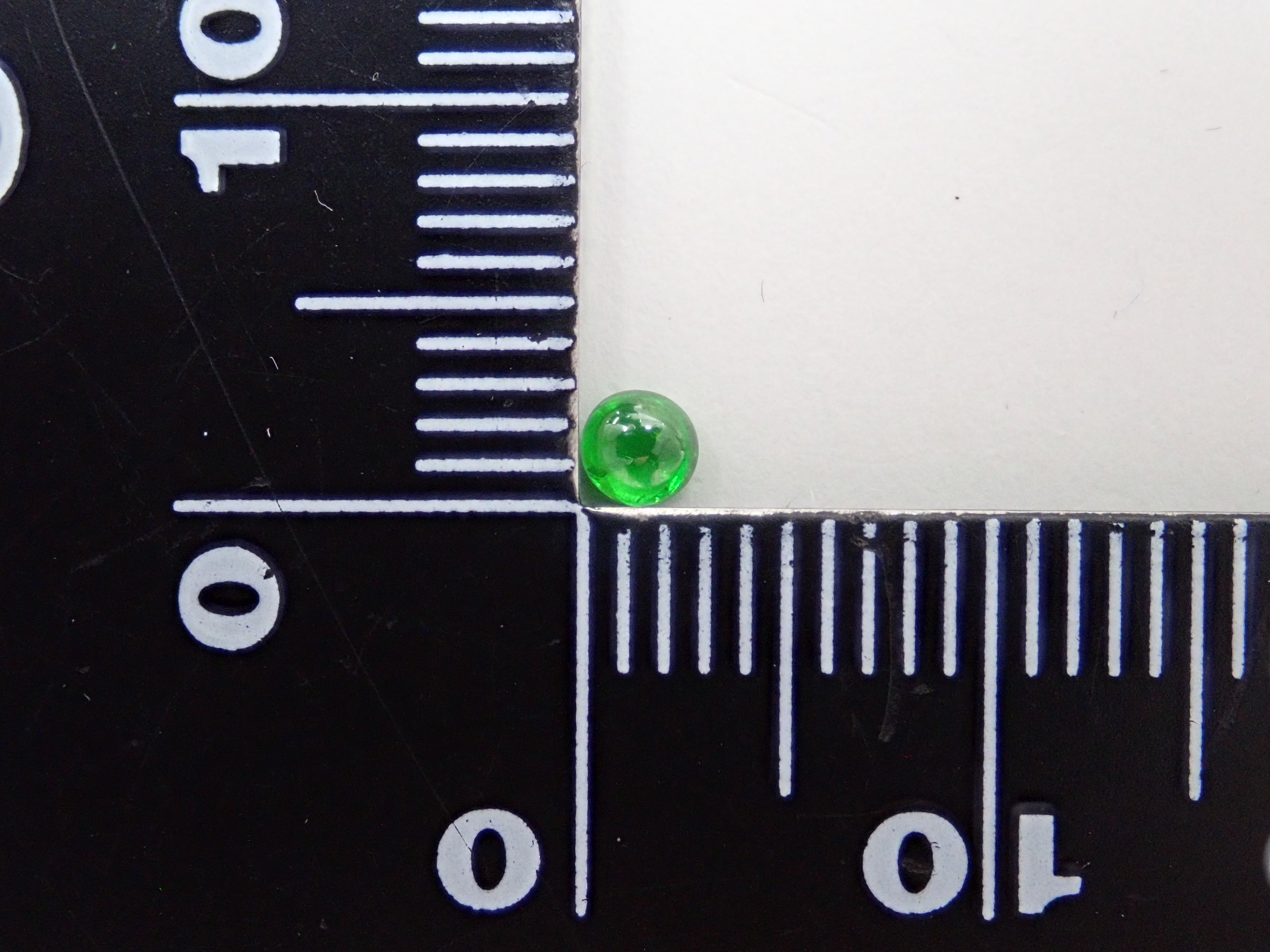 ロシア産デマントイドガーネットキャッツアイ(ホーステール認む) 3mm/0.159ctルース