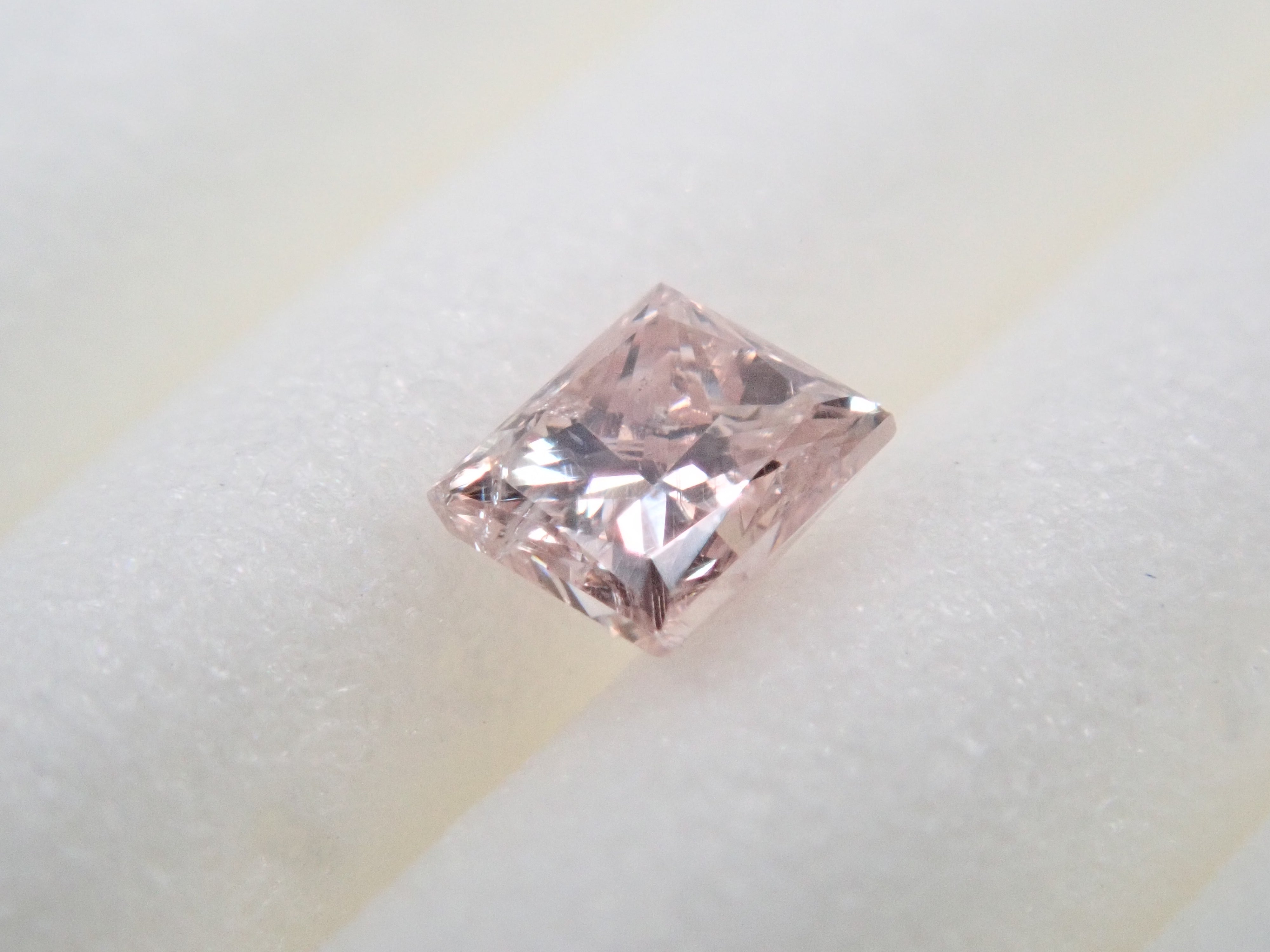 【32501456掲載】ピンクダイヤモンド(プリンセスカット) 0.089ctルース(FANCY LIGHT PURPLISH PINK, I-1)