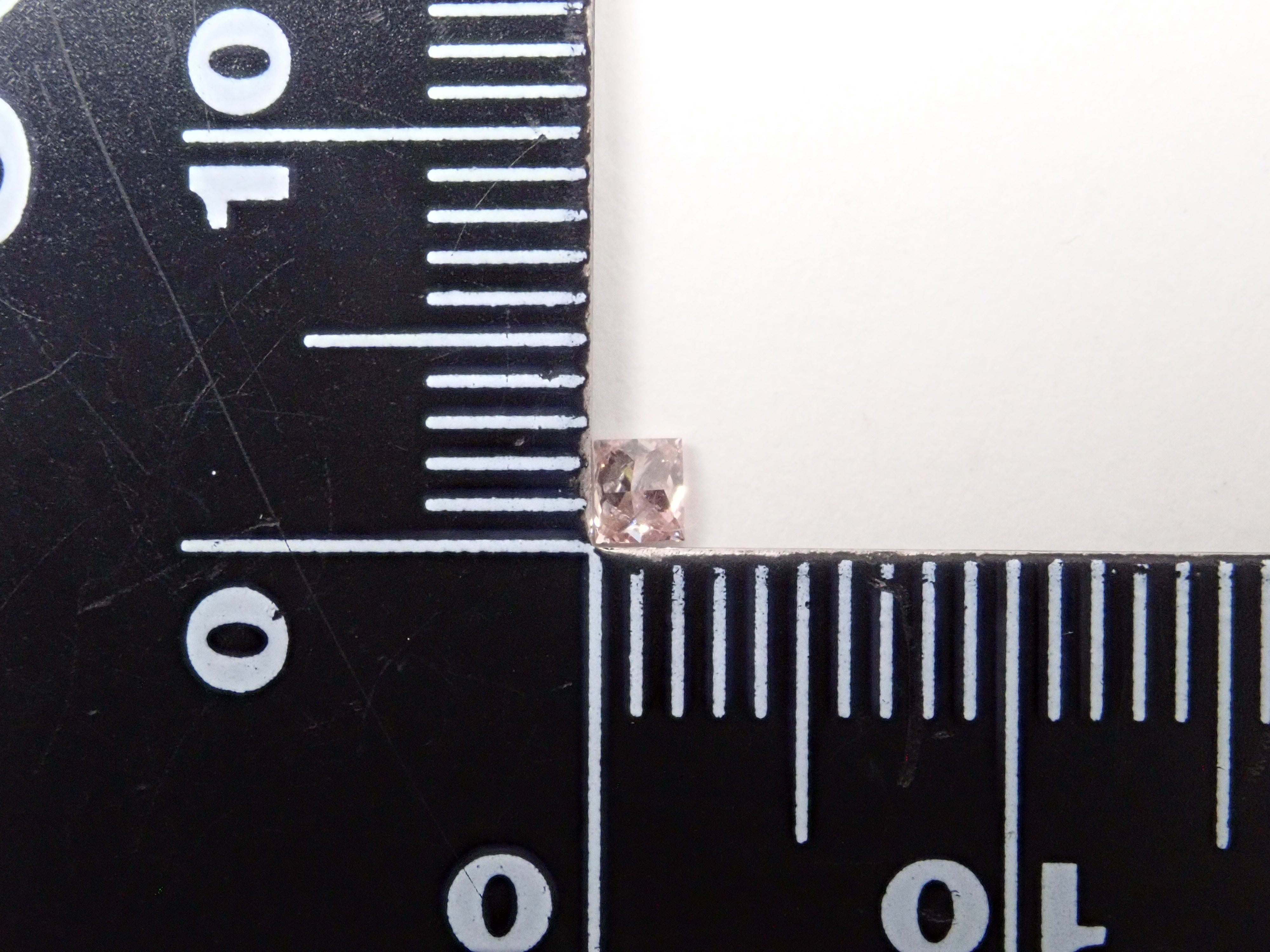 【32501456掲載】ピンクダイヤモンド(プリンセスカット) 0.089ctルース(FANCY LIGHT PURPLISH PINK, I-1)