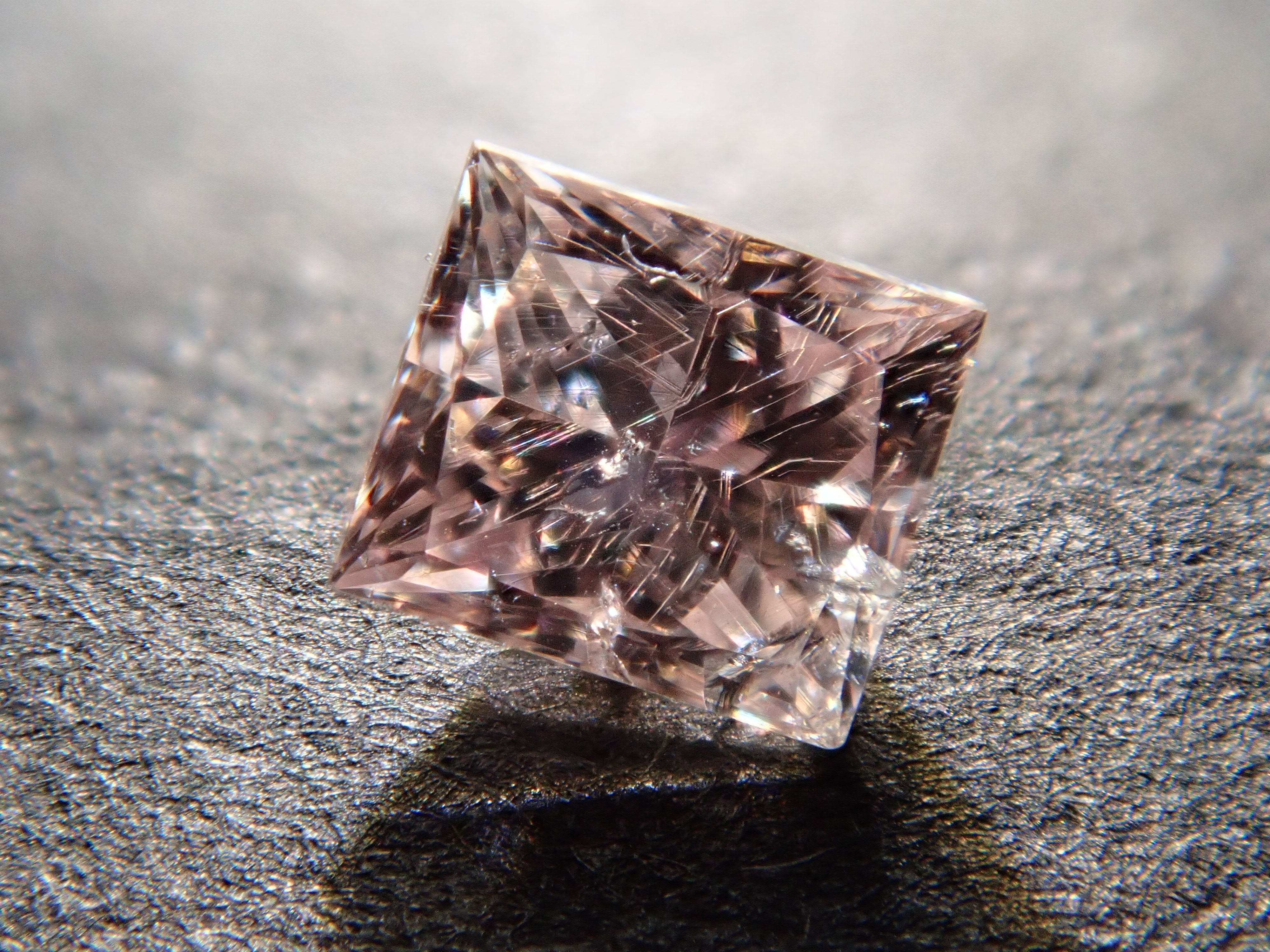 【32501456掲載】ピンクダイヤモンド(プリンセスカット) 0.089ctルース(FANCY LIGHT PURPLISH PINK, I-1)