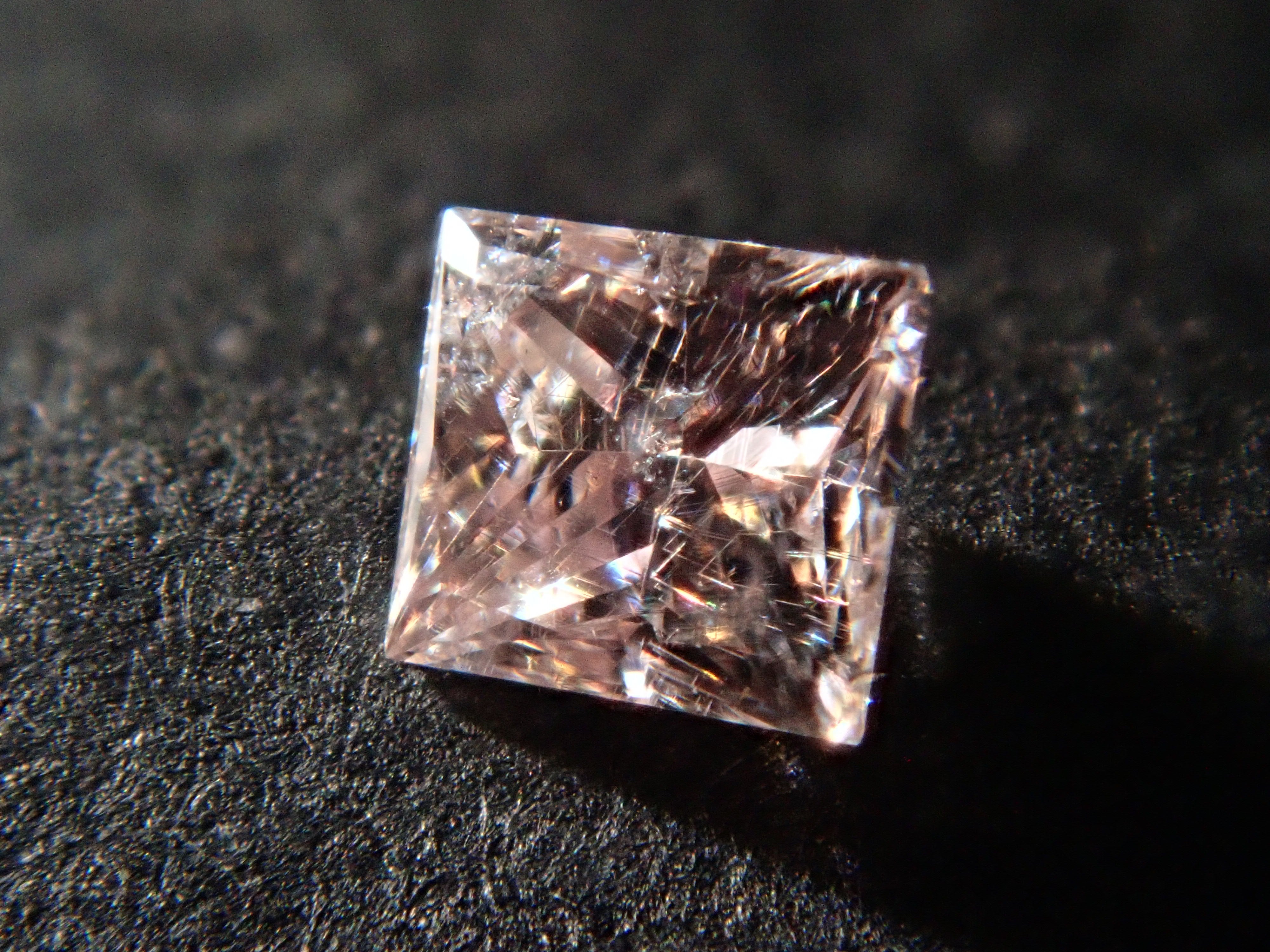 【32501456掲載】ピンクダイヤモンド(プリンセスカット) 0.089ctルース(FANCY LIGHT PURPLISH PINK, I-1)
