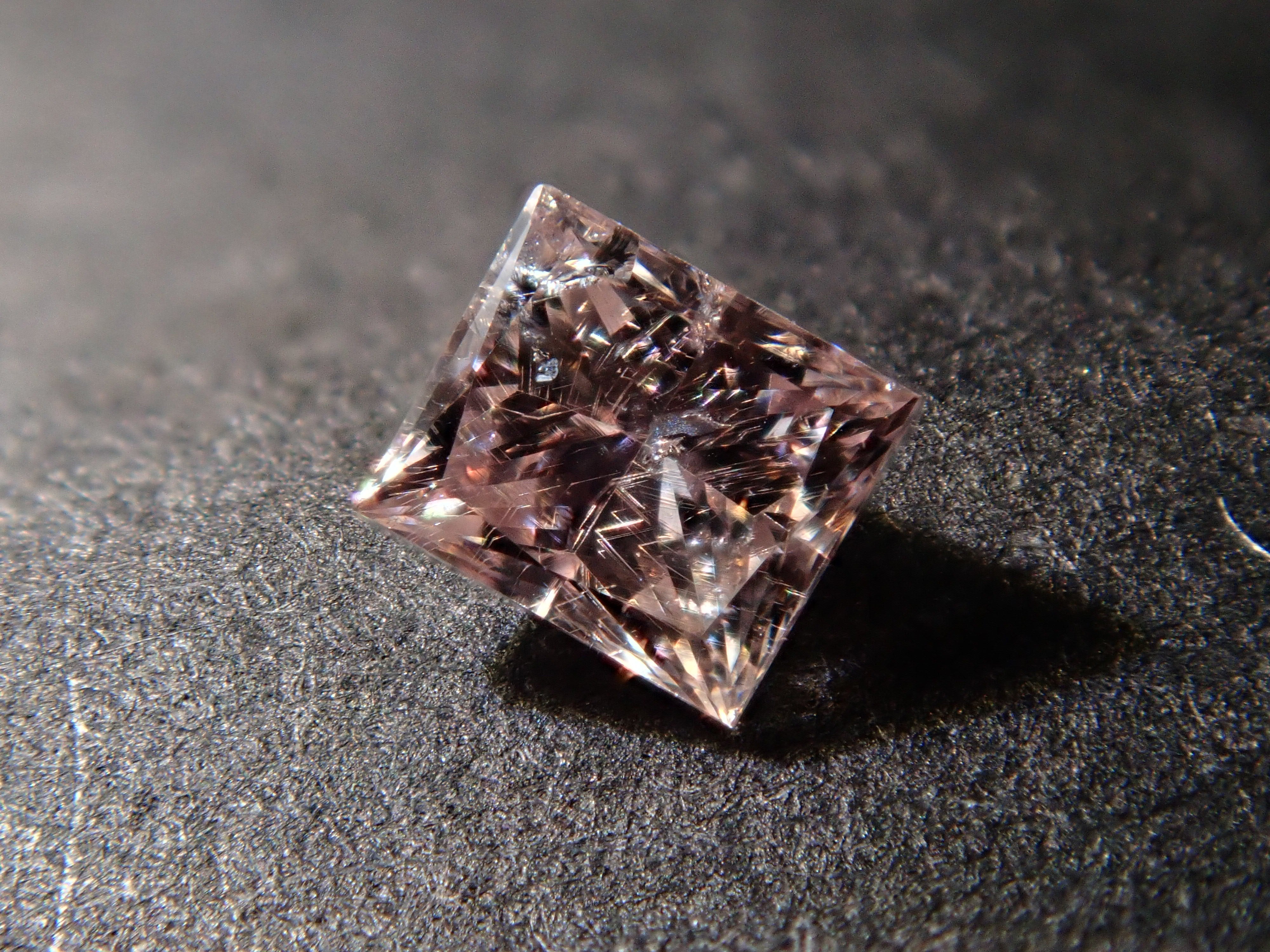 【32501456掲載】ピンクダイヤモンド(プリンセスカット) 0.089ctルース(FANCY LIGHT PURPLISH PINK, I-1)