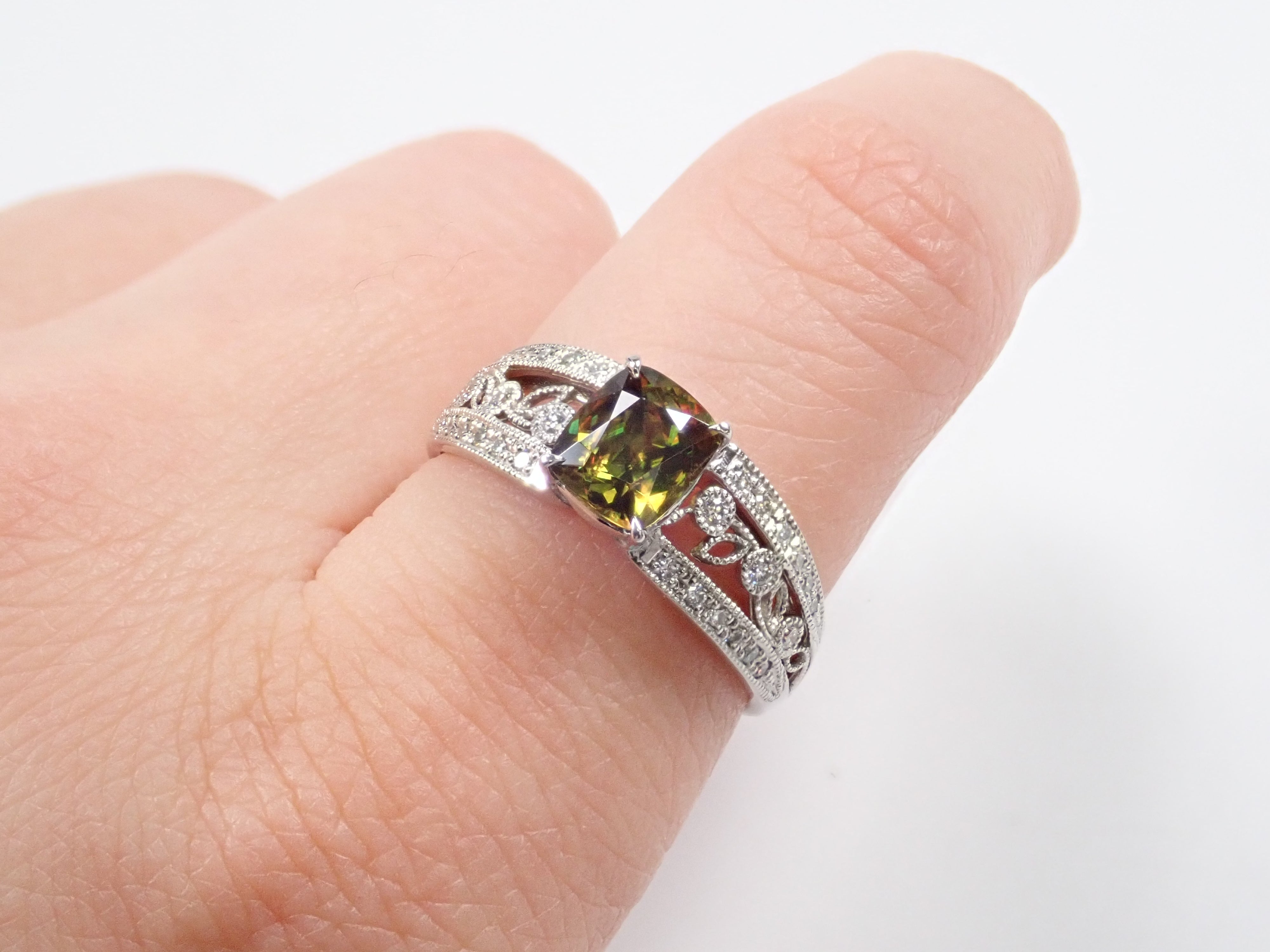 【22601931掲載】【カラフリ】Pt900スフェーン1.02ct ペンダント(ネックレス)
