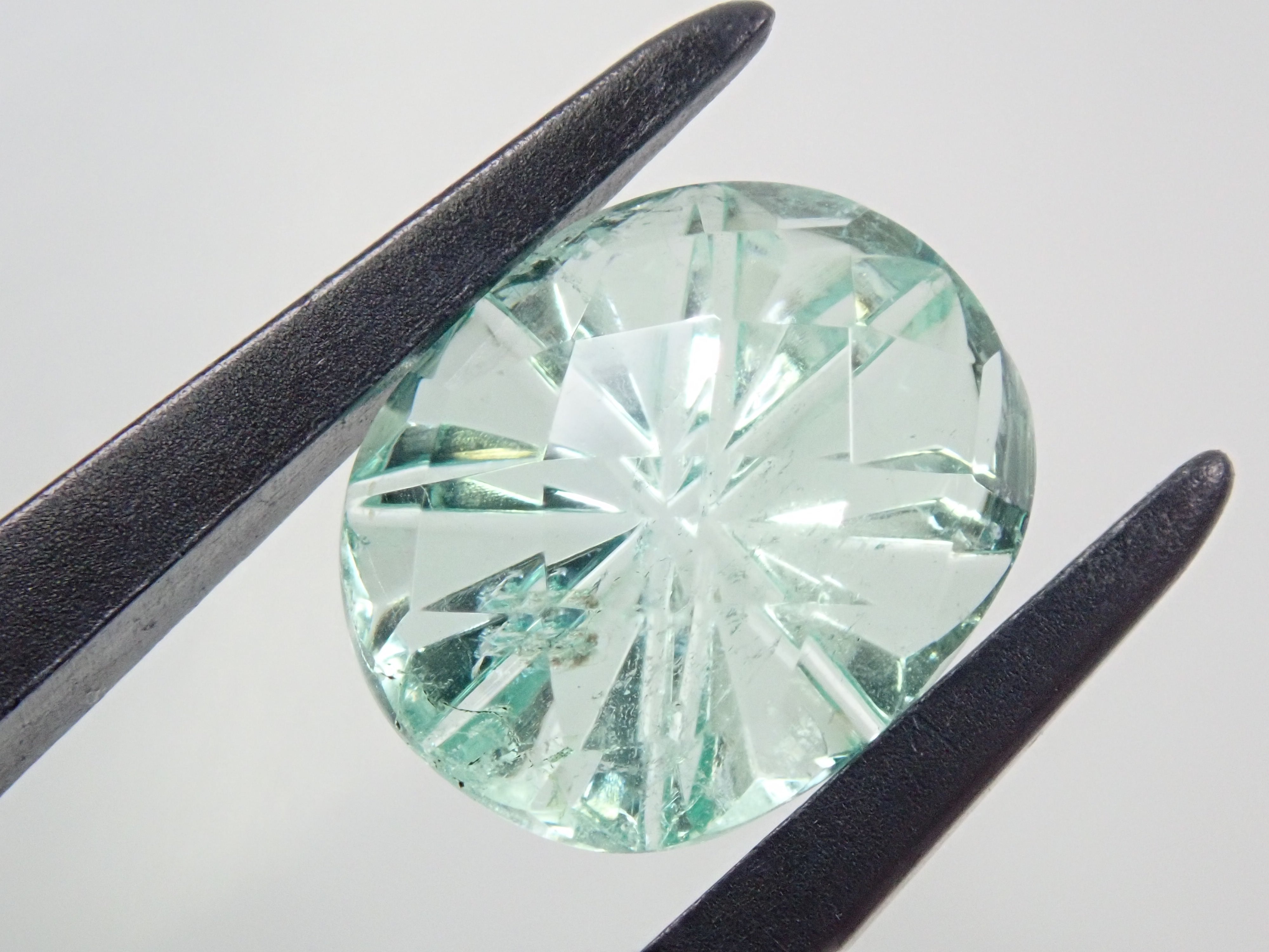【甲州貴石切子】コロンビア産エメラルド 2.472ct《コラボ》ルース(チェッカーボード×昴) ワッペン付