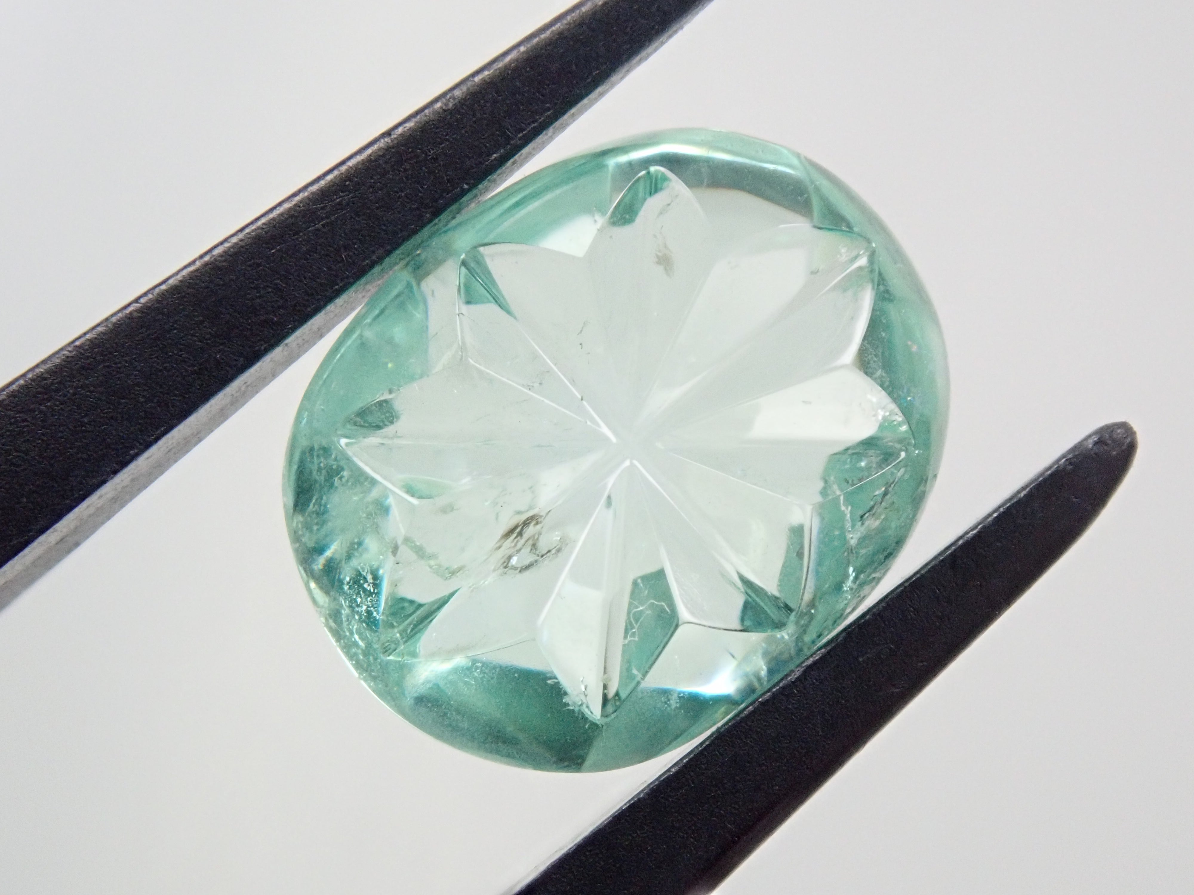 【甲州貴石切子】コロンビア産エメラルド 2.472ct《コラボ》ルース(チェッカーボード×昴) ワッペン付