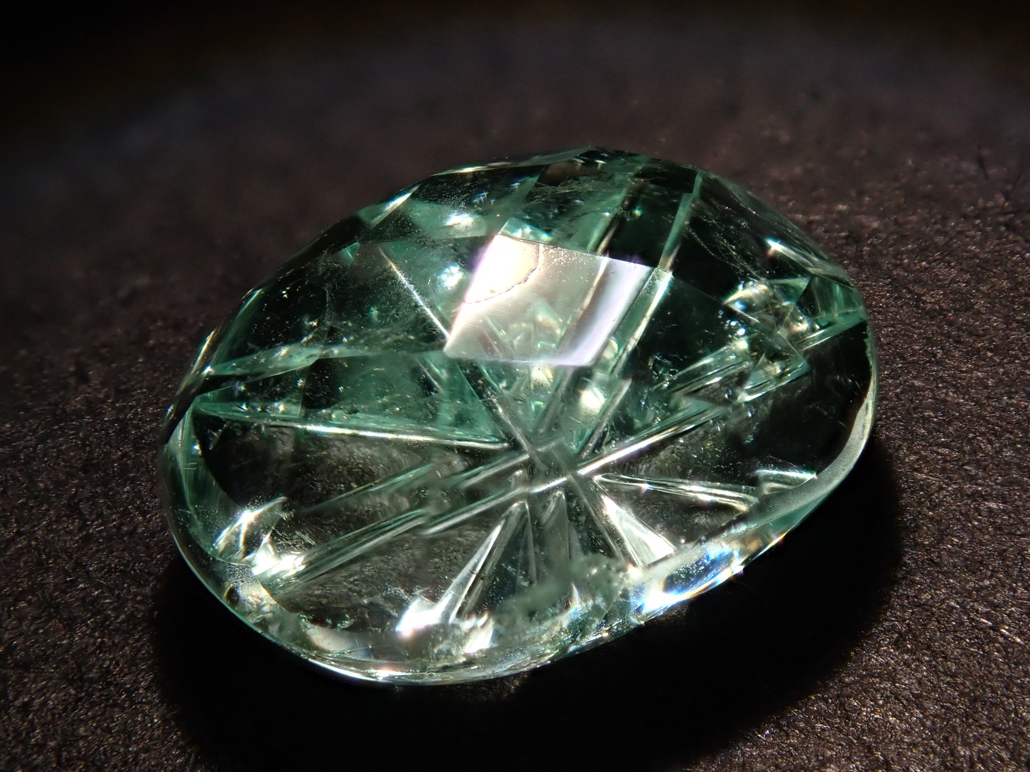 【甲州貴石切子】コロンビア産エメラルド 2.472ct《コラボ》ルース(チェッカーボード×昴) ワッペン付