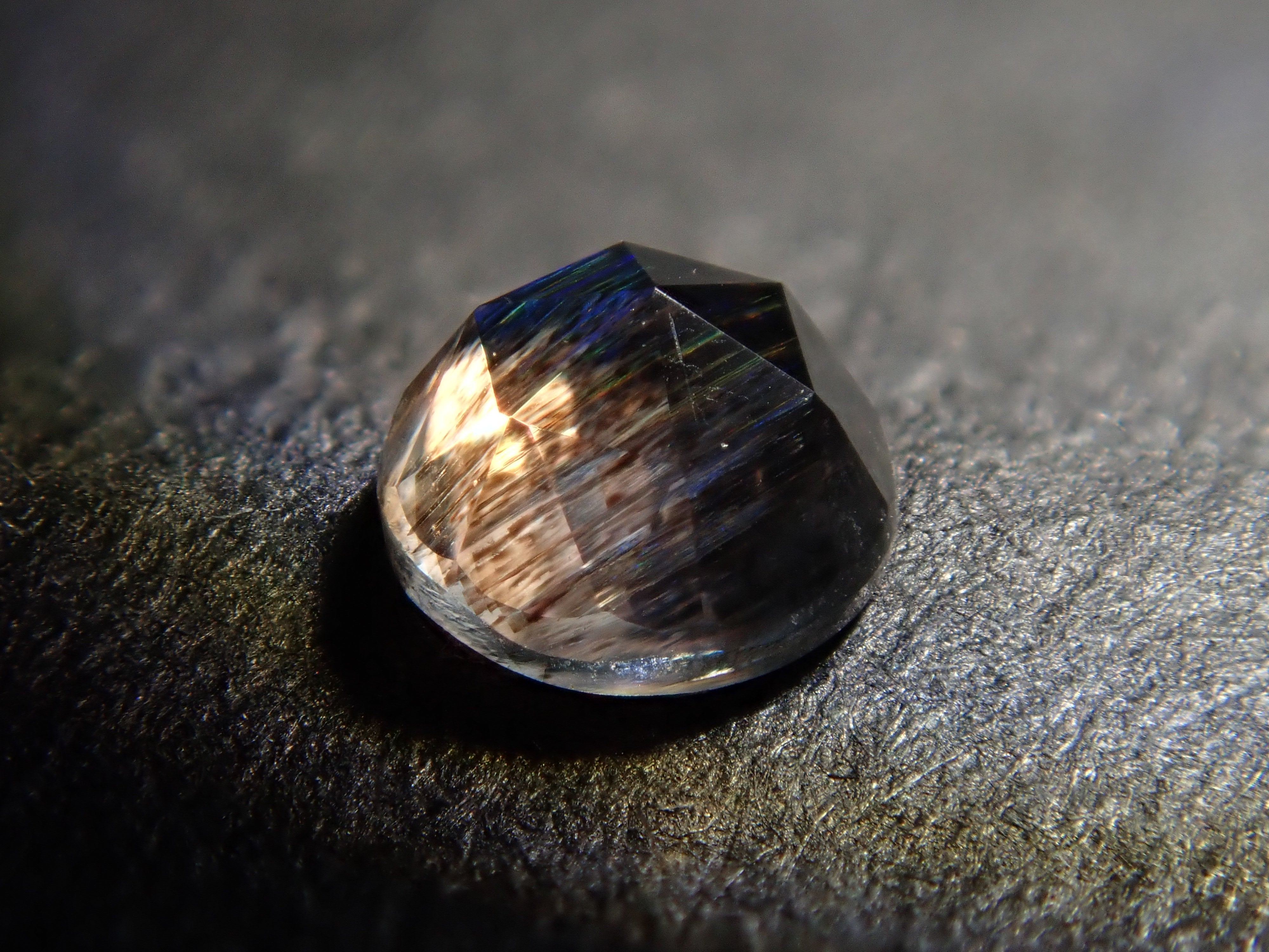 レインボースキャポライト 3mm/0.120ctルース(ローズカット)