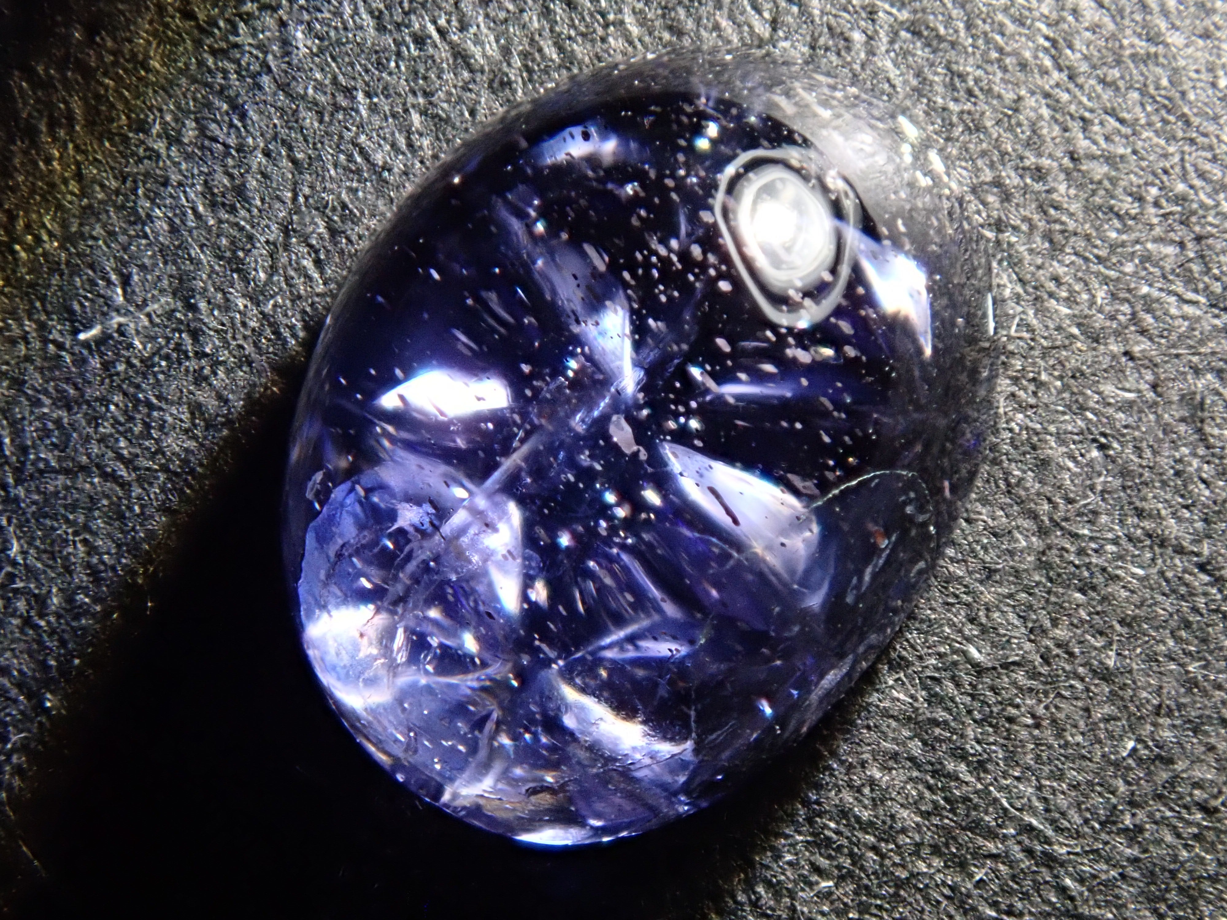 【甲州貴石切子plusthree】アイオライトサンストーン 1.163ct《コラボ》ルース 《灯》 ワッペン付