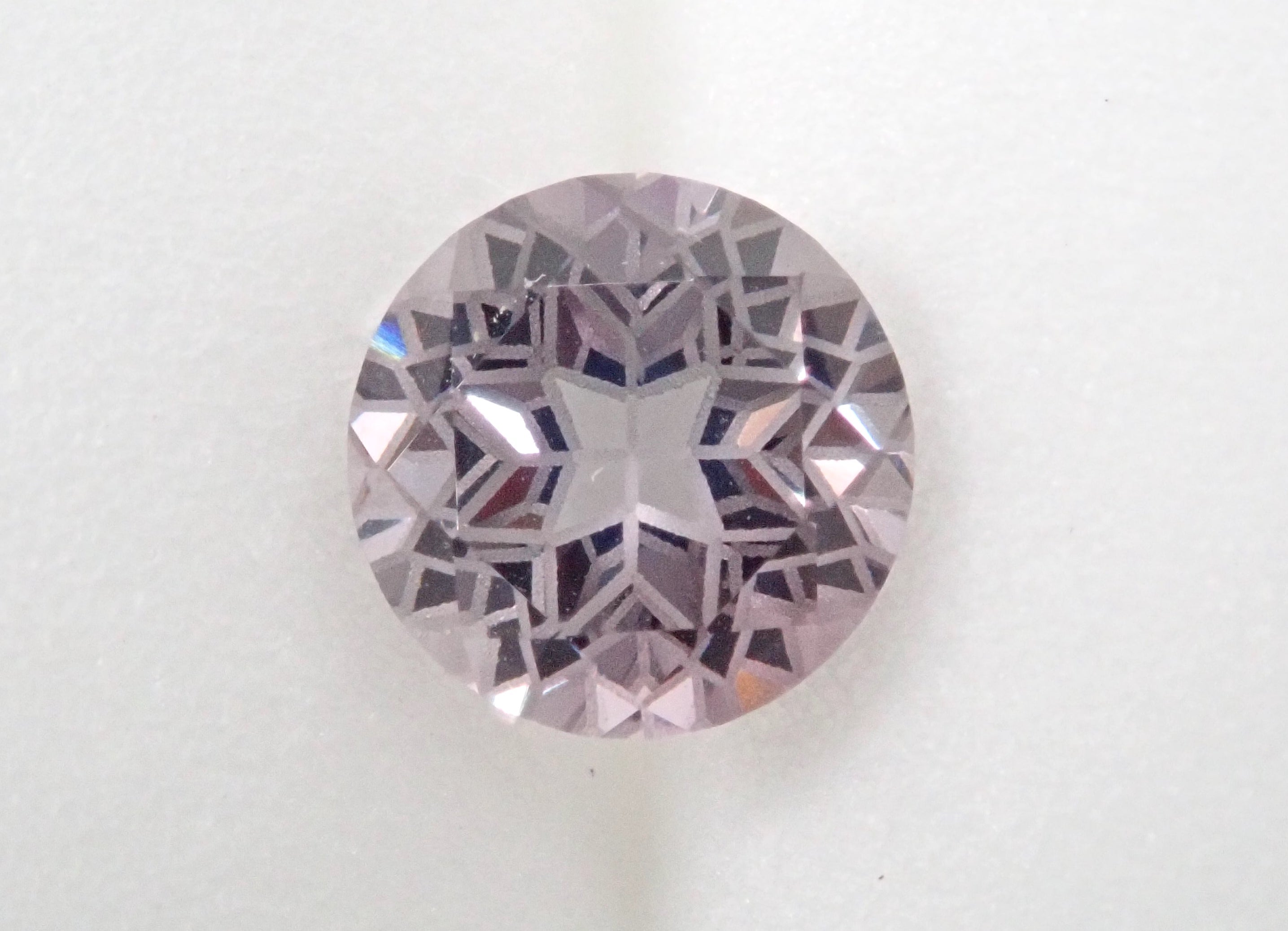 【ダンデライオンカット】グレイパープルスピネル 6mm/1.011ctルース《コラボ》 日独鑑 ワッペン付