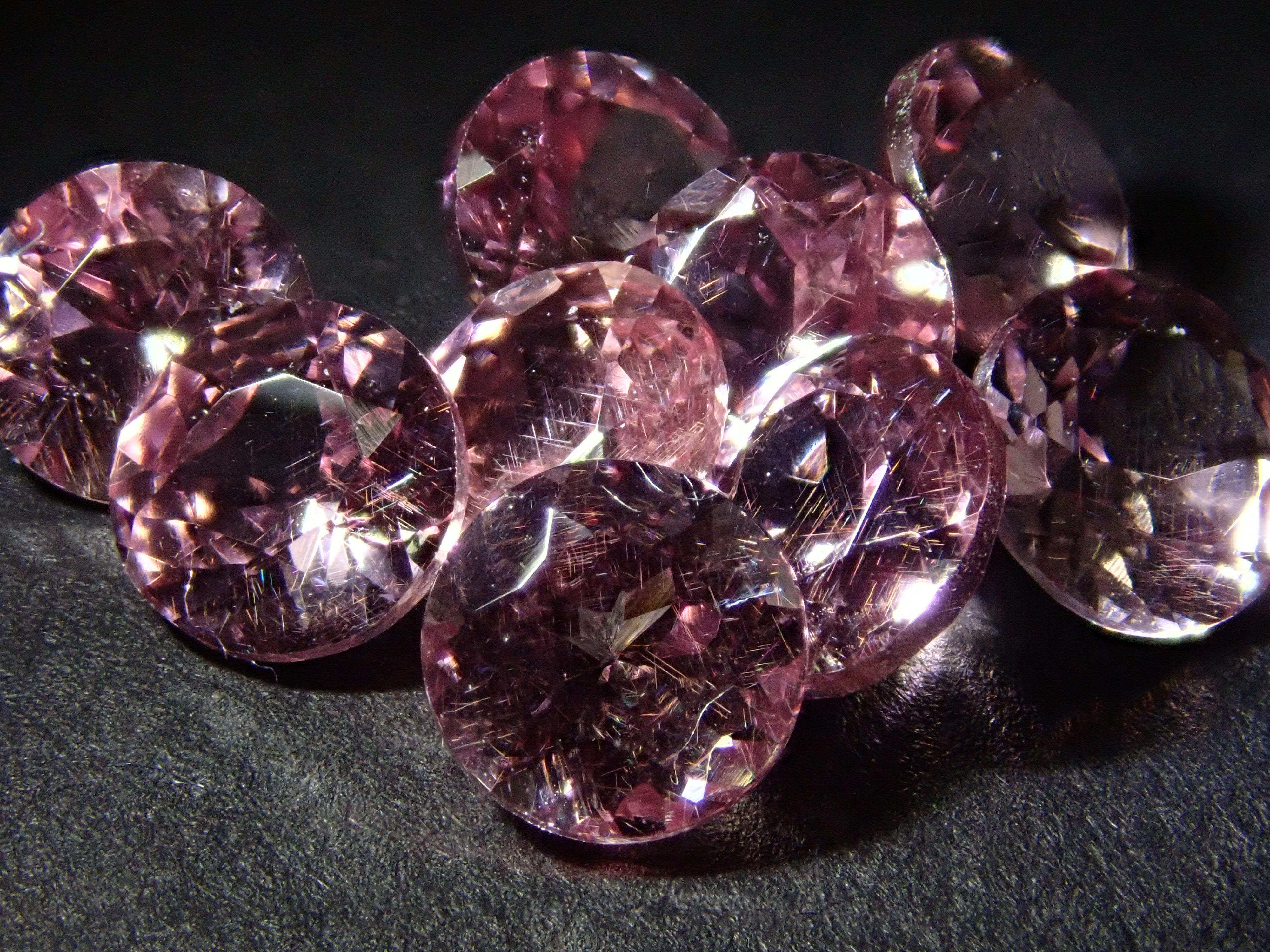 《数量限定》ドラゴンガーネット1石(4.0mm,ラウンドカット)